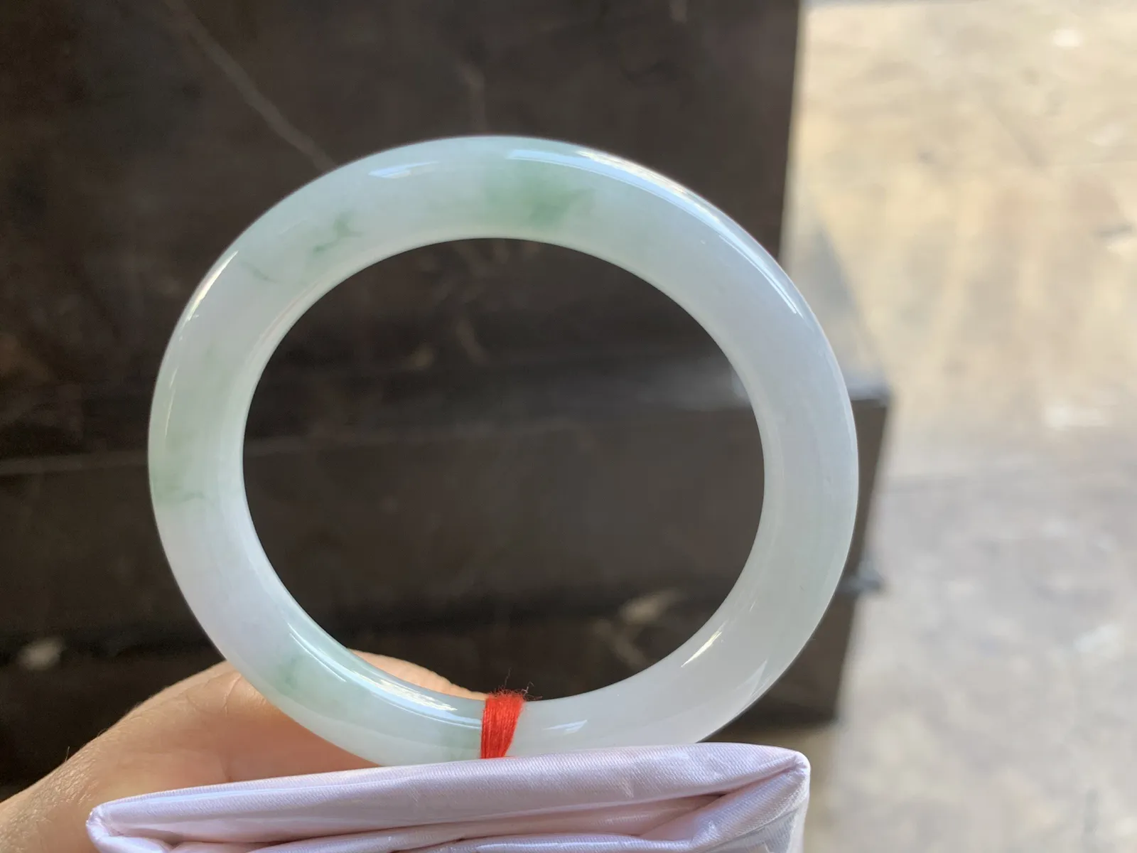 54.5-9.5mm
糯冰飘花圆条手镯 底子细腻 水润