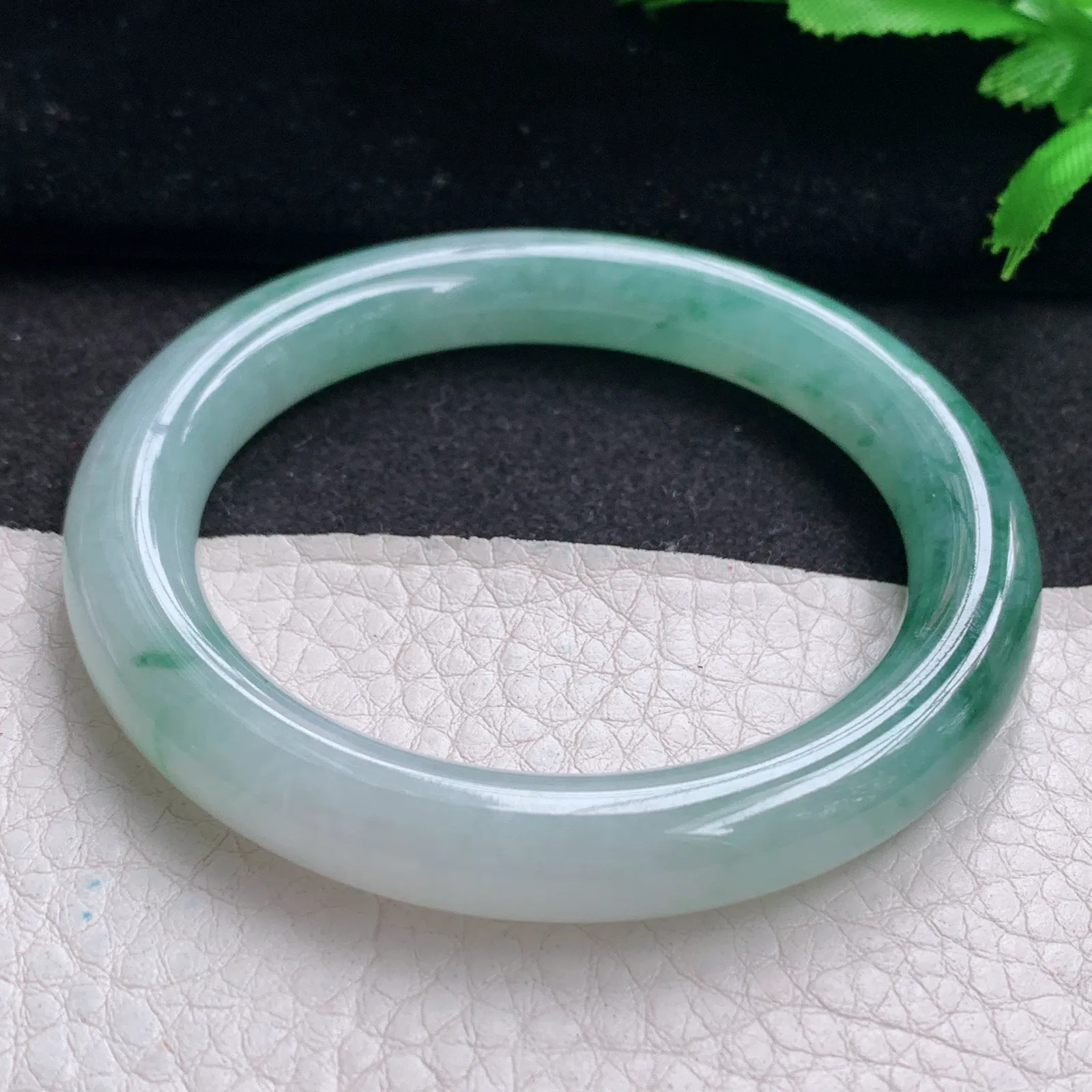 n小圈口52*9*9.5美人镯 天然缅甸翡翠冰飘花圆条玉手镯 叮当镯