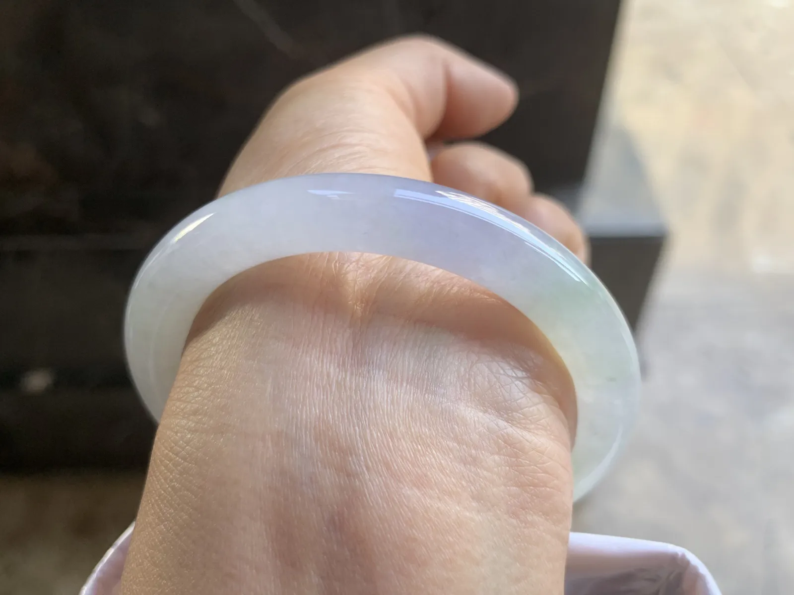 52.5-9mm
冰种淡春彩圆条手镯 底子细腻 水润漂亮