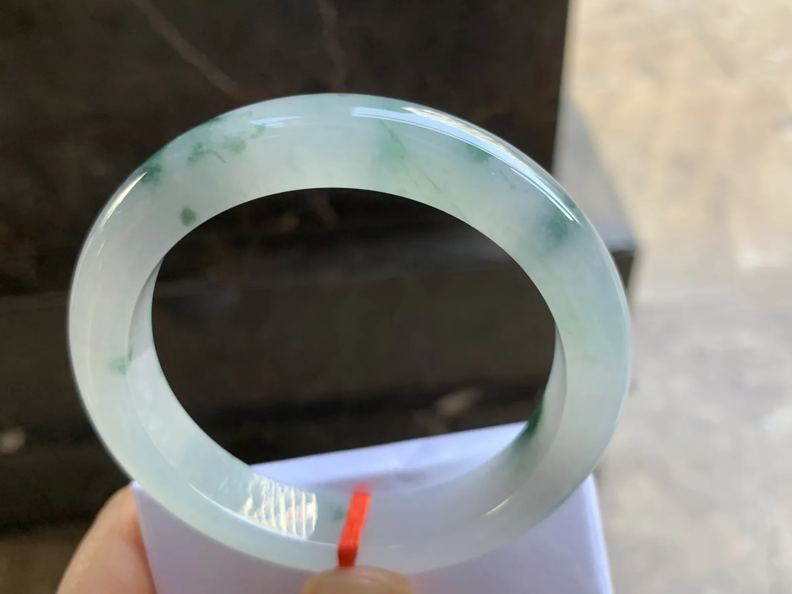 58-12.2-9.4mm
冰种飘花手镯 水润光泽 山水花色