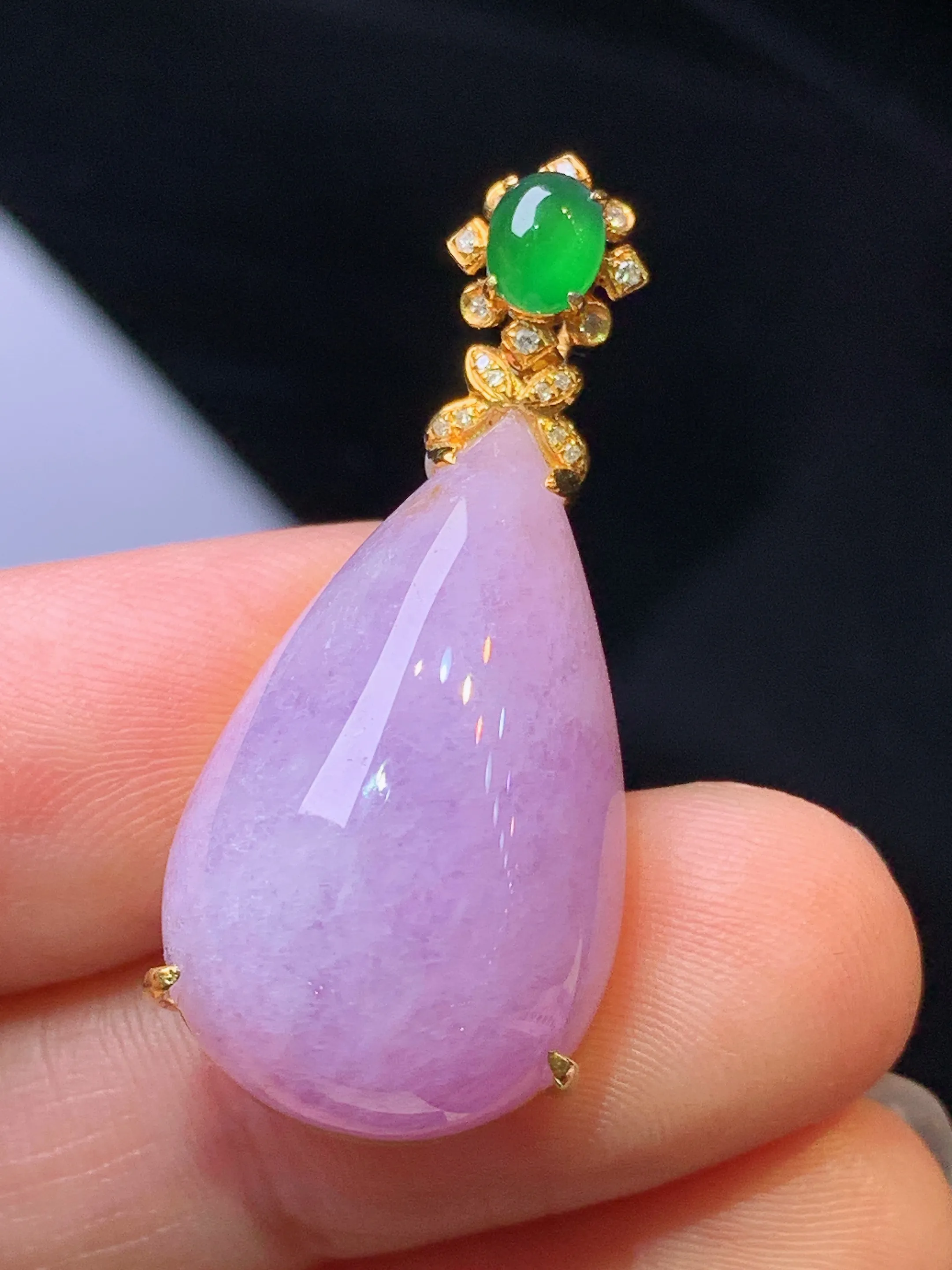 18k金钻镶嵌紫罗兰水滴吊坠 玉质细腻 色泽艳丽清新 整体尺寸34.8*15.2*9.8