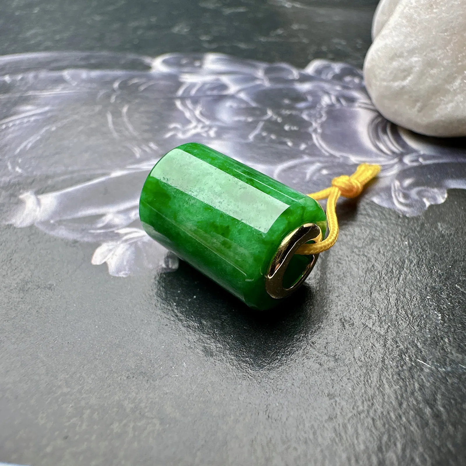 【冰种辣绿路路通】种水颜色，冰感明显，质地细腻干净，佩戴佳品。