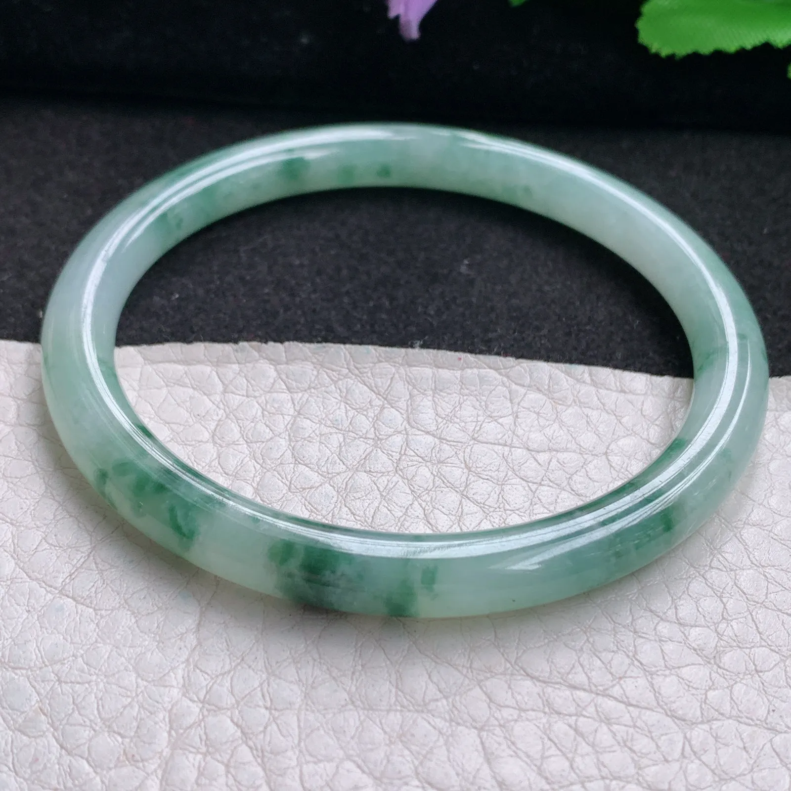 js实拍58.5*6.6*7.2美人镯 天然缅甸翡翠冰飘花圆条玉手镯 玉手环