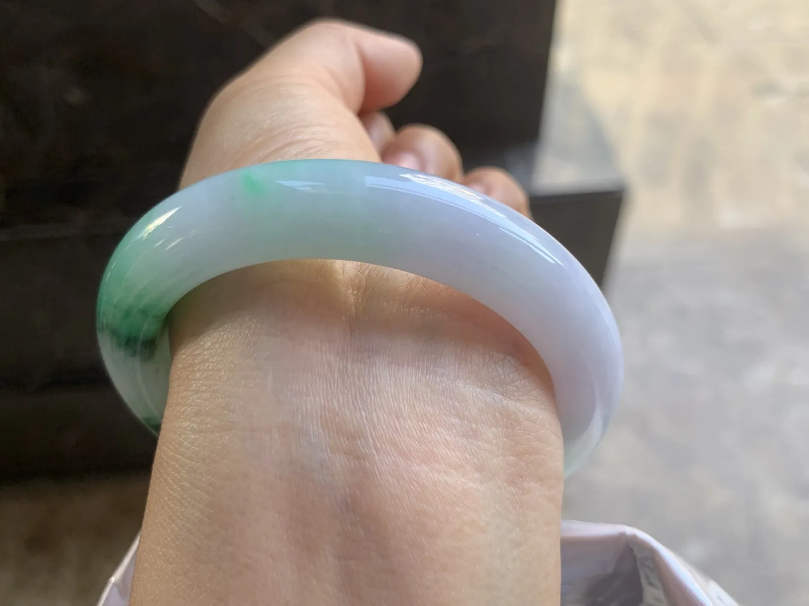 55-12-9.2mm
春彩手镯 底子细腻 颜色漂亮 推荐