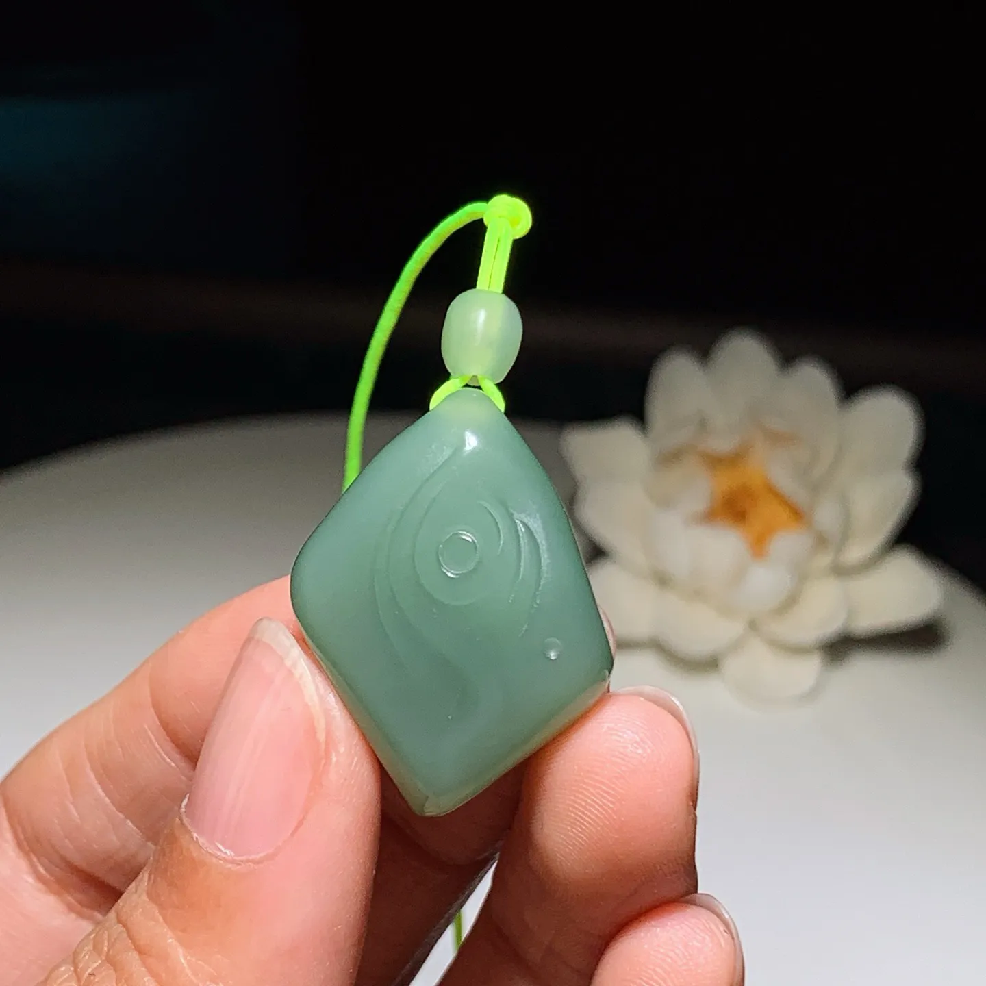 和田玉粉青俄罗斯碧玉随型挂件 尺寸28/21/10重9.5克 玉质细腻油润 底色纯净 脂粉好，品质好