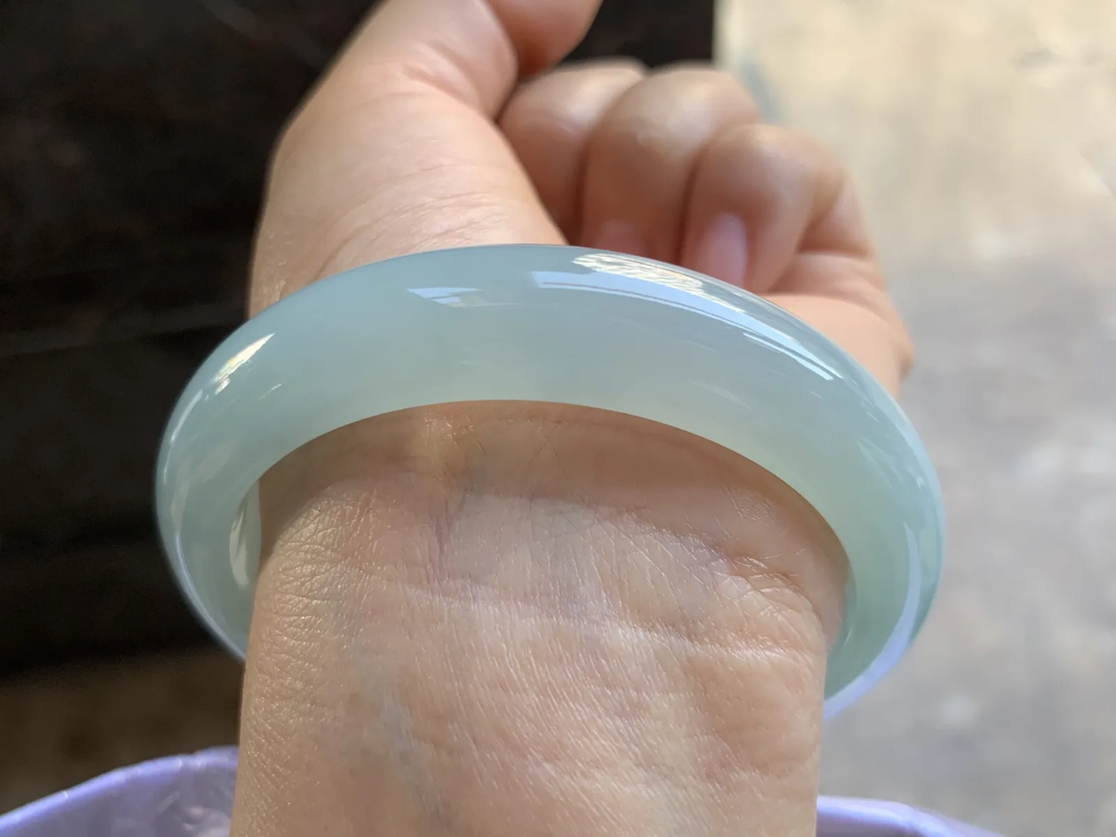 57-12.8-8.4mm
冰种晴水手镯 水润光泽 清爽