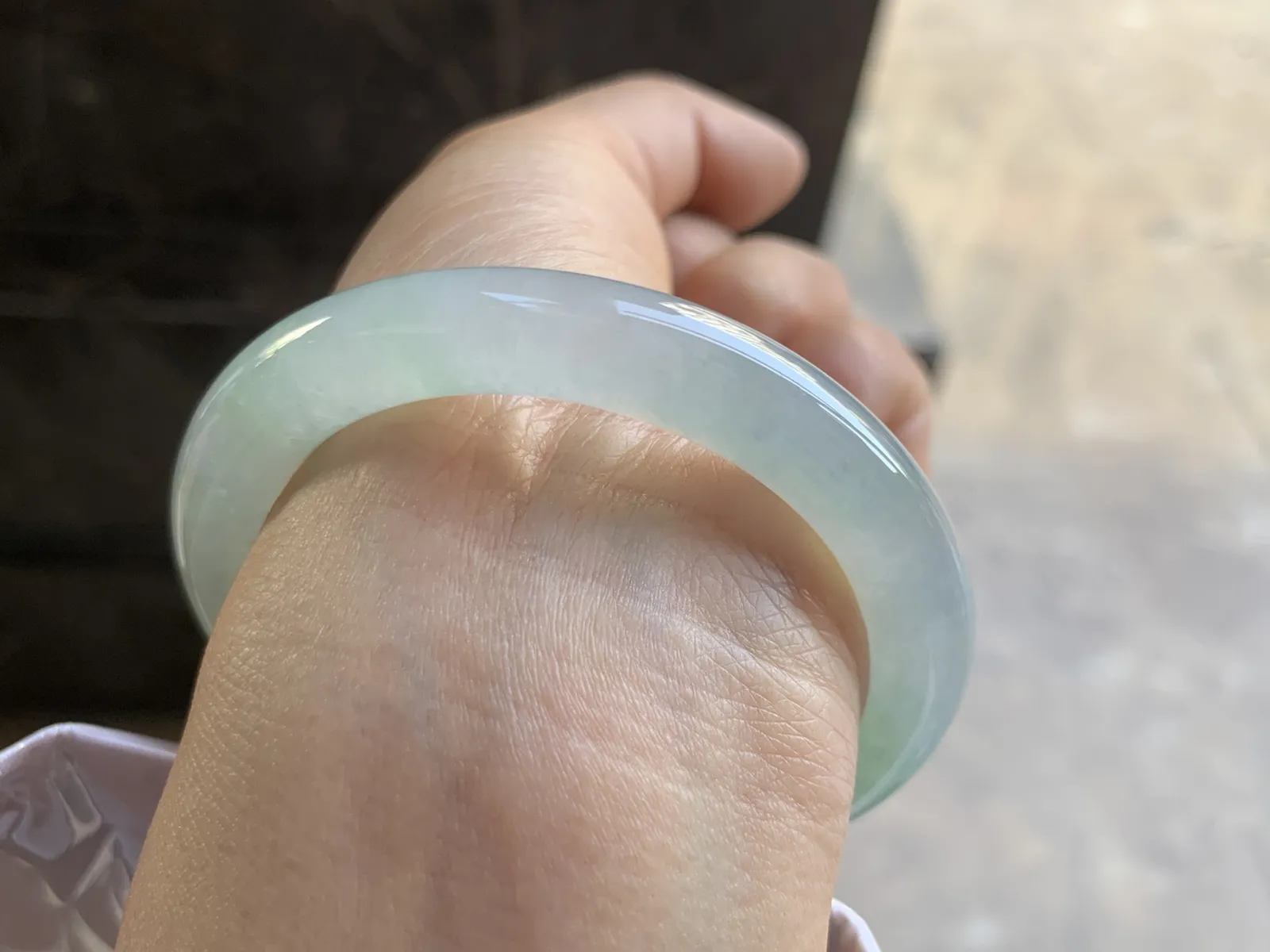 51.5-9.2mm
冰种晴水圆条手镯 底色漂亮 水润光泽