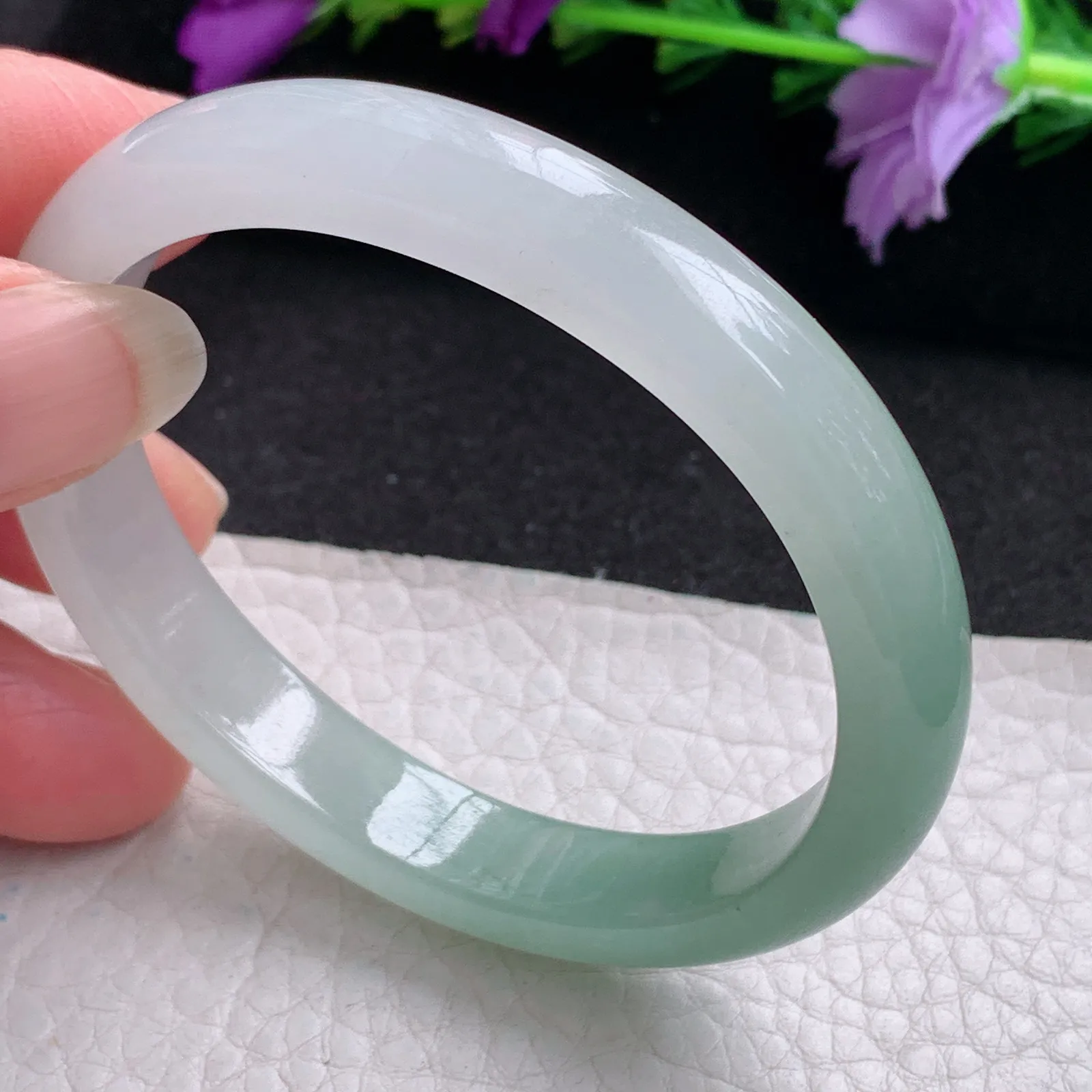 yh小圈口53.5*46*10*6.5贵妃镯 天然缅甸翡翠冰纯秀气椭圆宽边玉手镯 玉手环