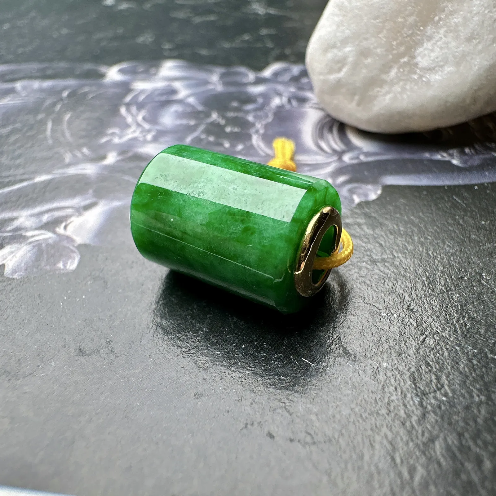 【冰种辣绿路路通】种水颜色，冰感明显，质地细腻干净，佩戴佳品。