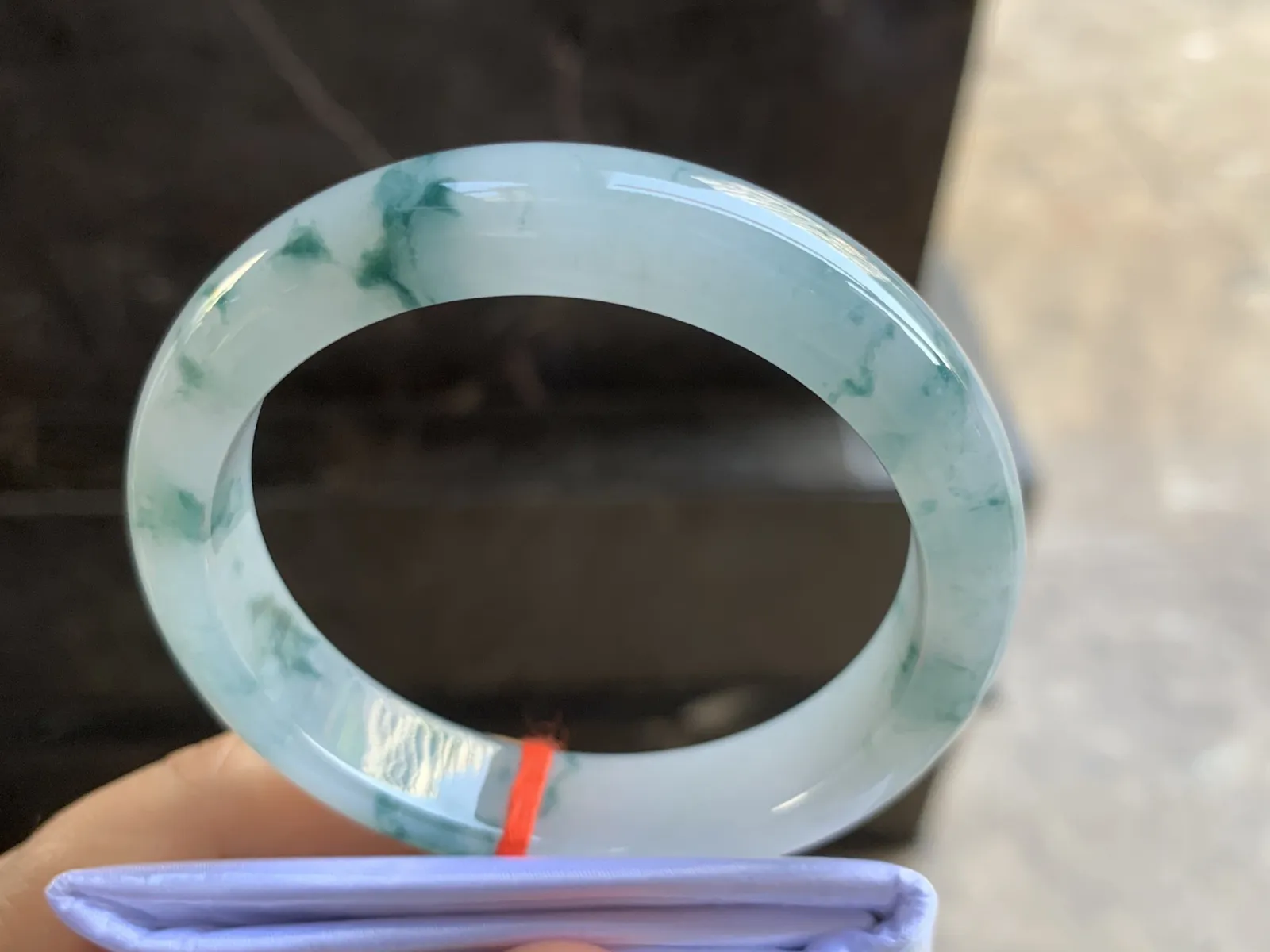 55-12-7.8mm
冰种飘花手镯 水润光泽 飘花灵动 推荐