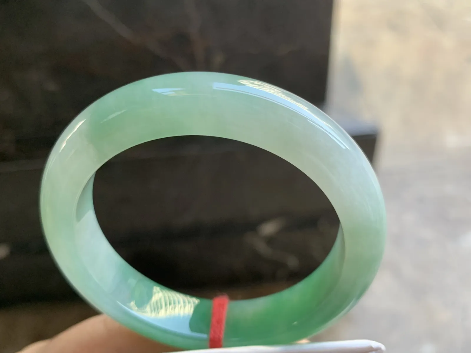 55-12.8-9mm
带色手镯 底子细腻 颜色漂亮