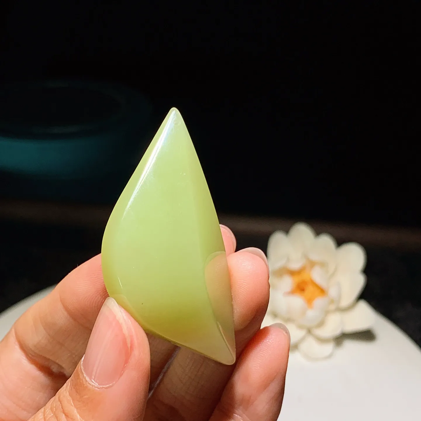 新疆和田玉若羌黄口料随型挂件 尺寸54/26/11重19克 玉质细腻油润 底色纯净 脂粉好，品质好！lt260116