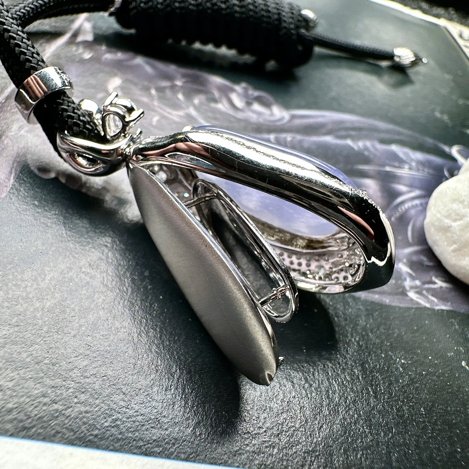 【冰种淡紫福豆吊坠】种地上乘，冰感十足，通透起光，饱满圆润，收藏品质，18k金钻镶嵌，裸石尺寸24*12.8*6.3毫米