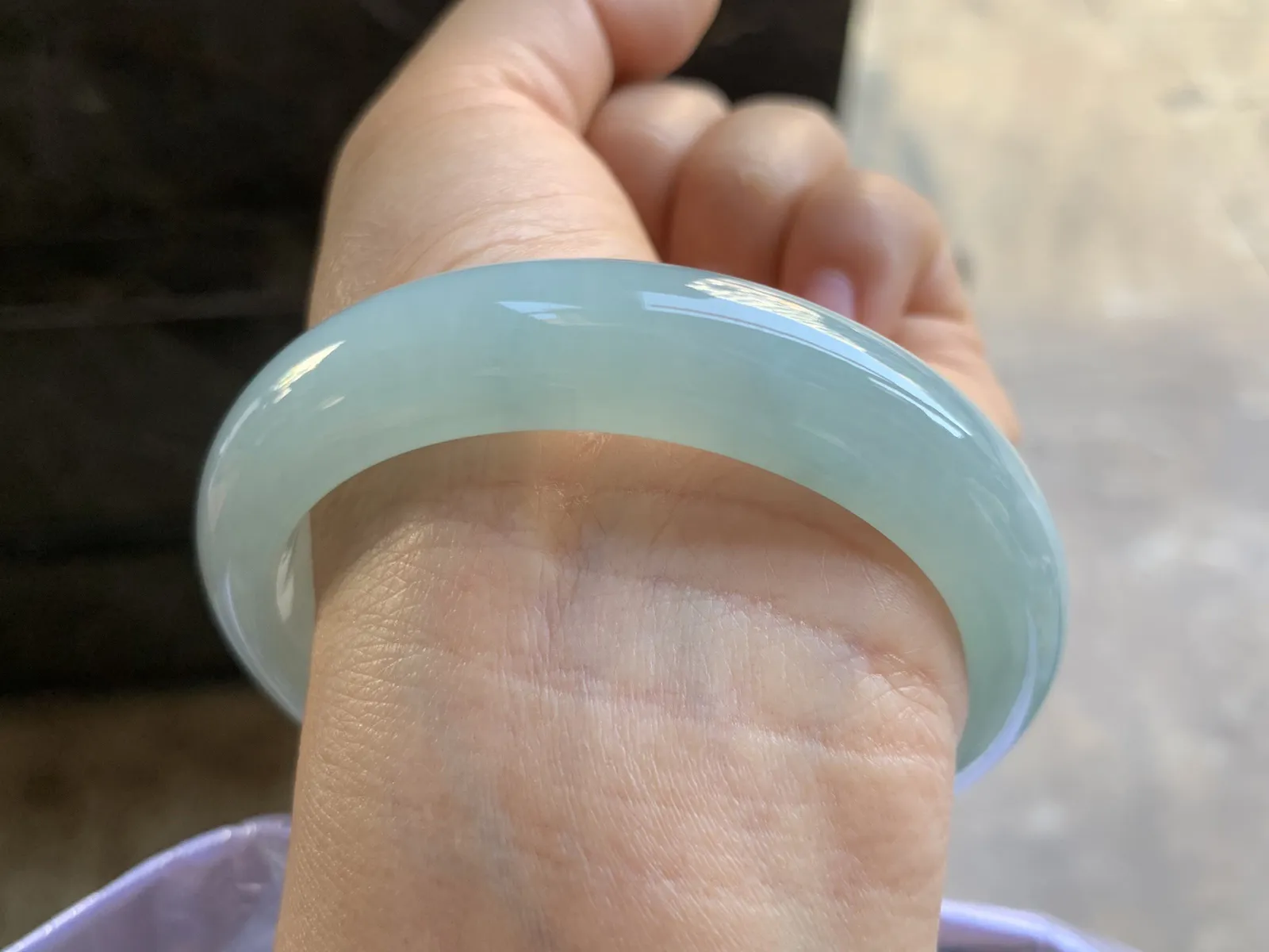 57-12.8-8.4mm
冰种晴水手镯 水润光泽 清爽