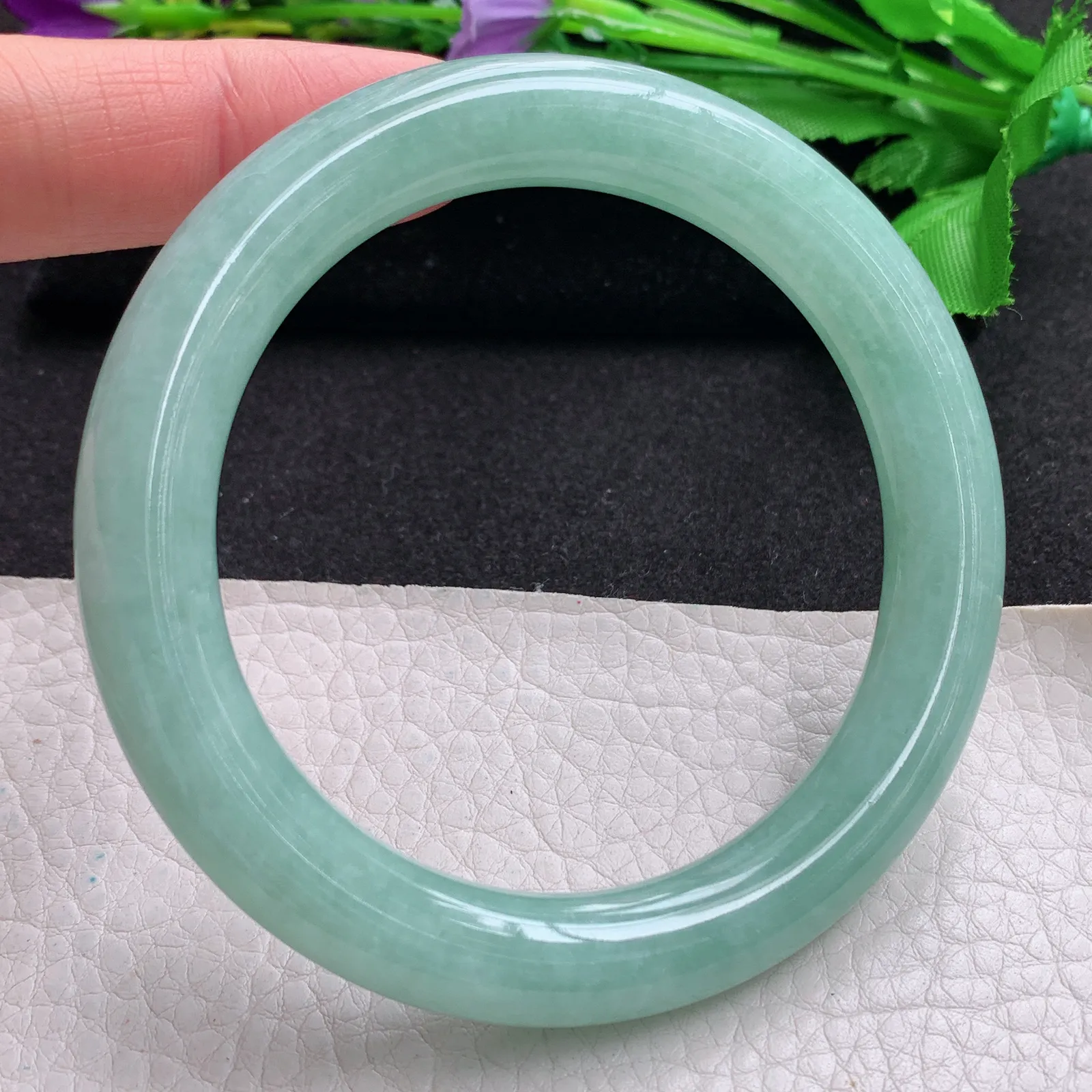 n实拍59*10.3美人镯 天然缅甸翡翠甜绿圆条玉手镯 叮当镯