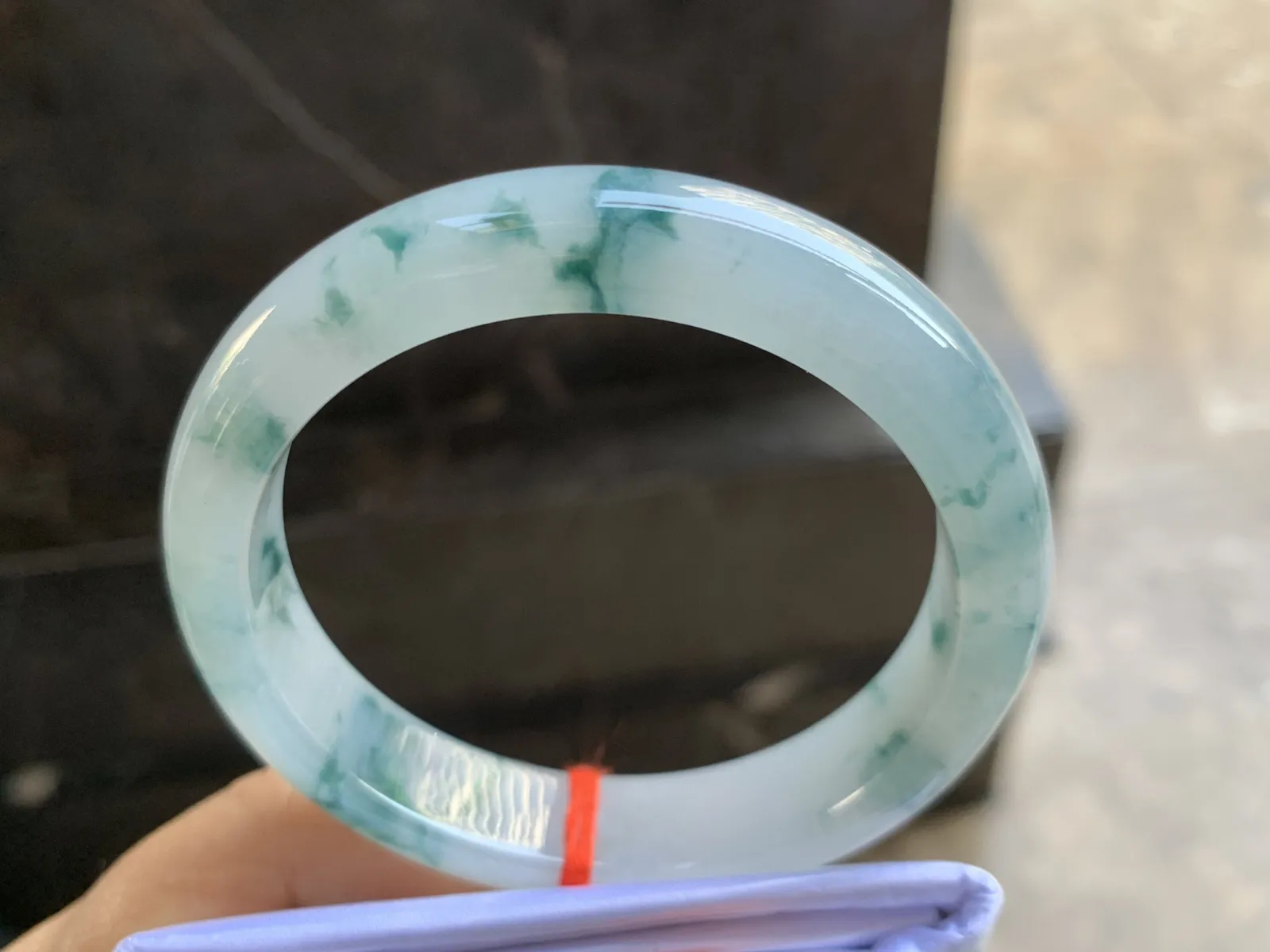 55-12-7.8mm
冰种飘花手镯 水润光泽 飘花灵动 推荐