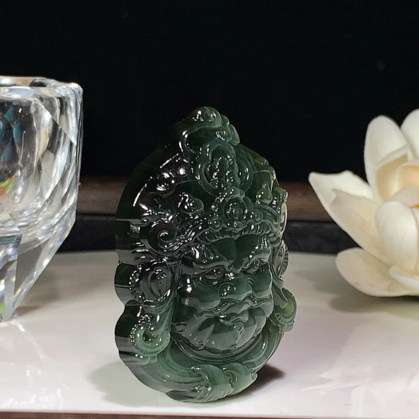 和田玉黑猫眼俄罗斯碧玉不动明王挂件 尺寸48/35/11重30克 玉质细腻油润 通身活猫眼 底色纯净 脂粉好，品质好！lt260116