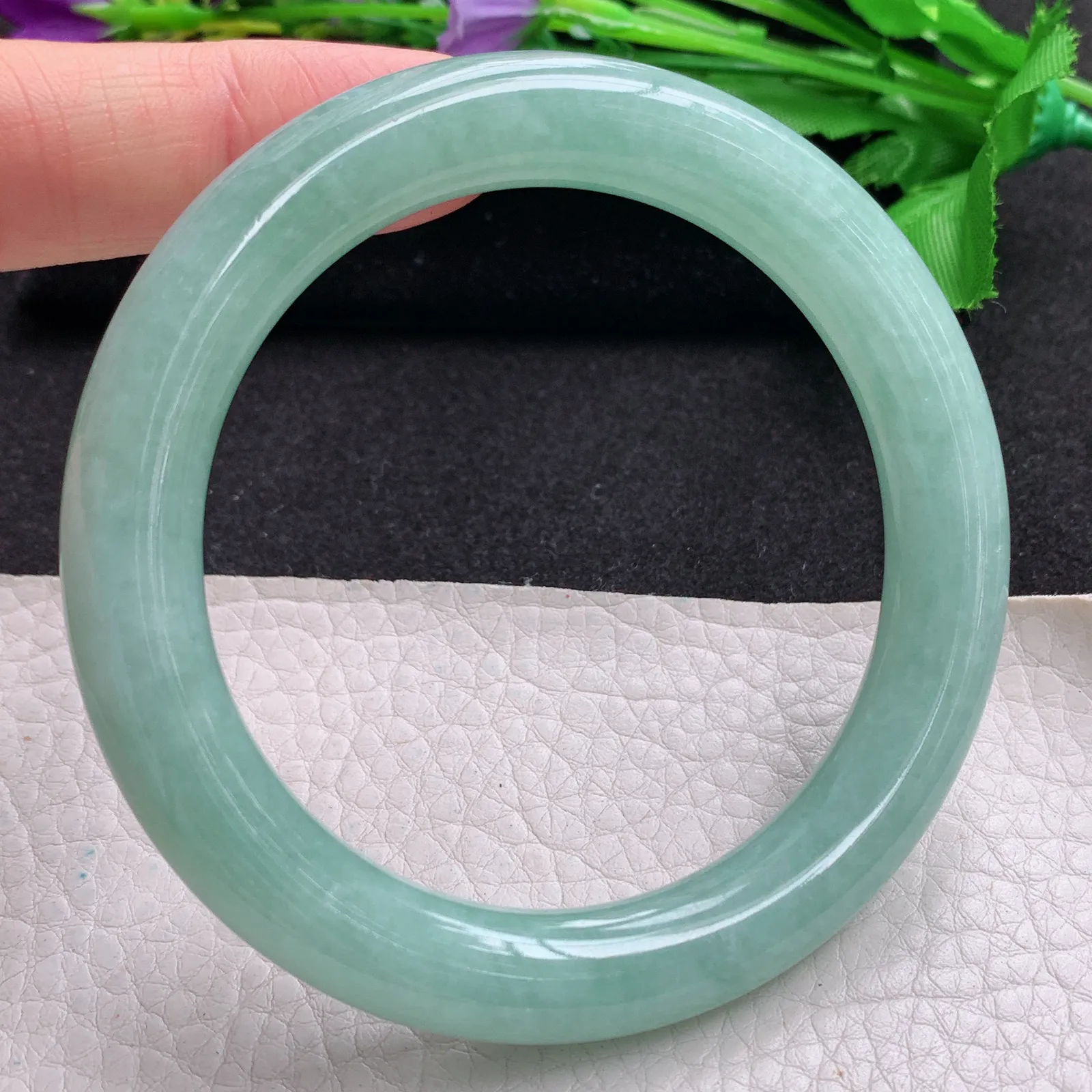 n实拍59*10.3美人镯 天然缅甸翡翠甜绿圆条玉手镯 叮当镯