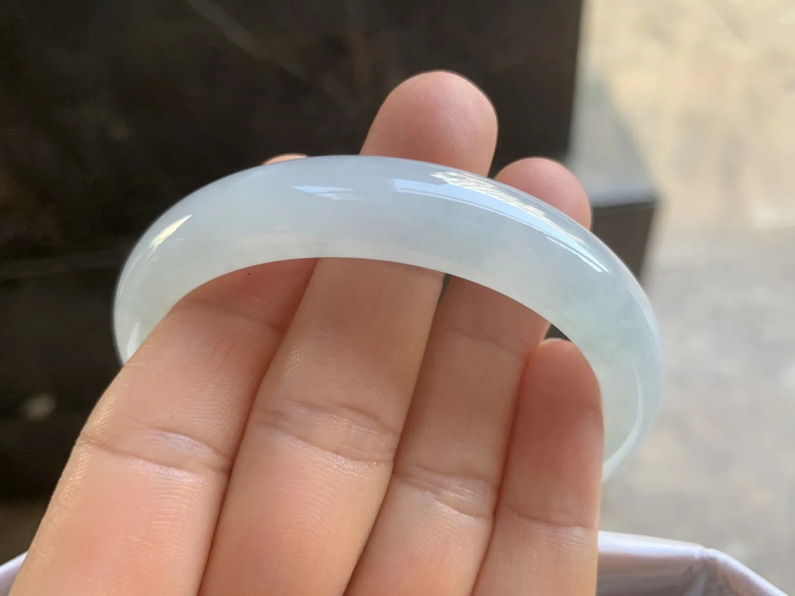 54-12-7.3mm
冰种贵妃手镯 水润光泽 清爽 正圈52可带