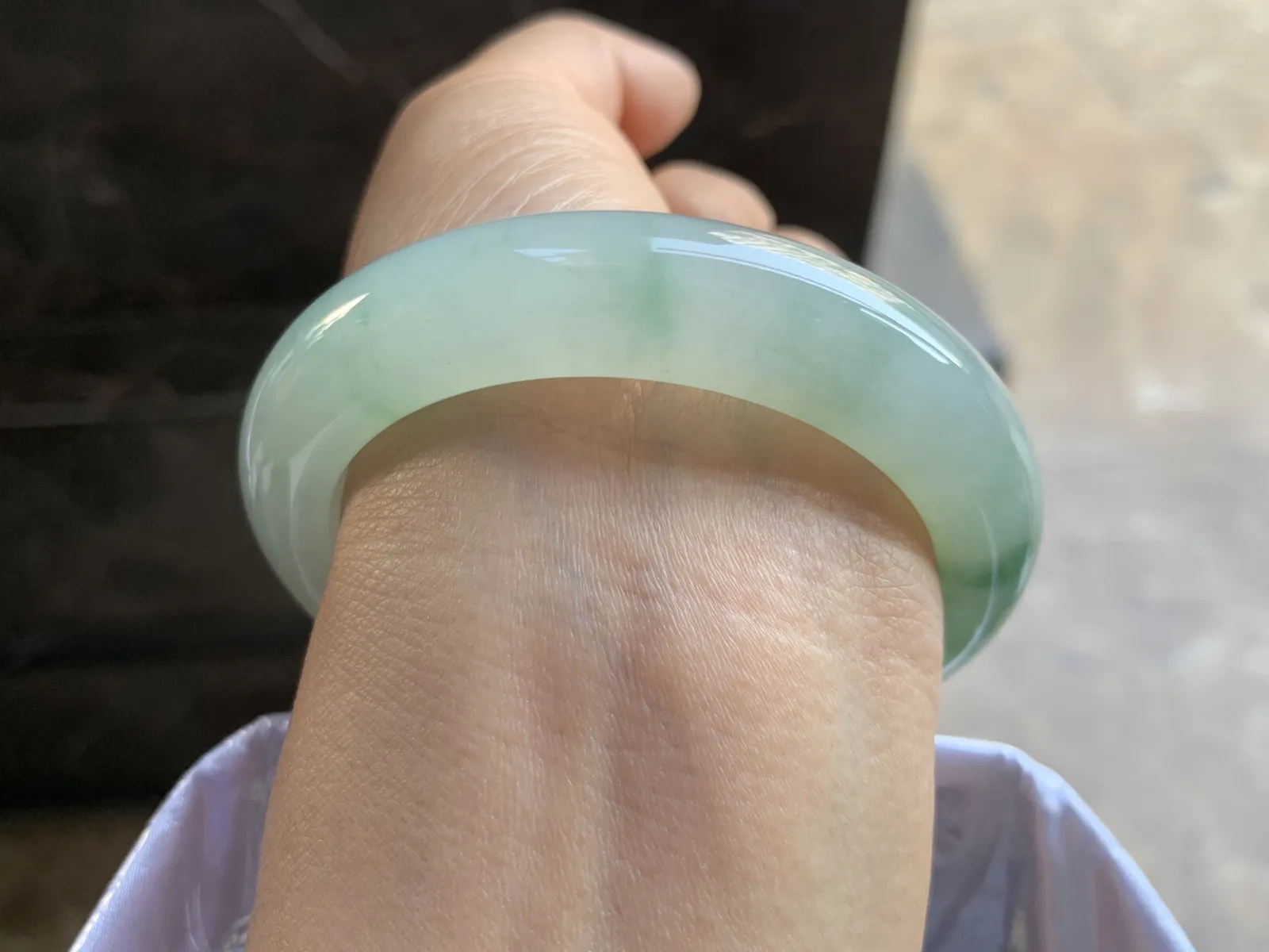 53-13-9.5mm
冰种飘花手镯 水润光泽 芙蓉花色