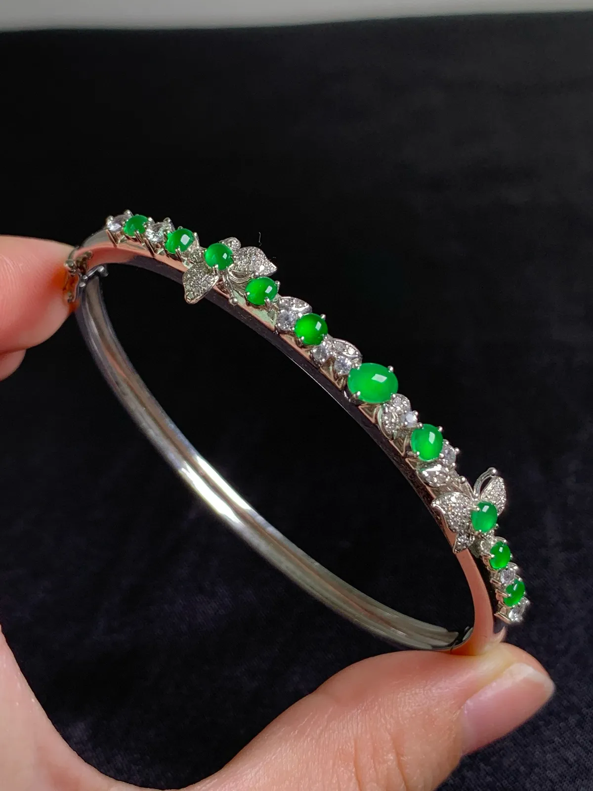 【18k金镶嵌蛋面手镯】种老细腻，色阳浓郁起胶圈口：57.7*8.6*5.7