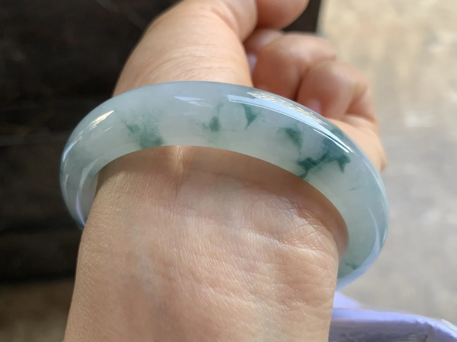 55-12-7.8mm
冰种飘花手镯 水润光泽 飘花灵动 推荐