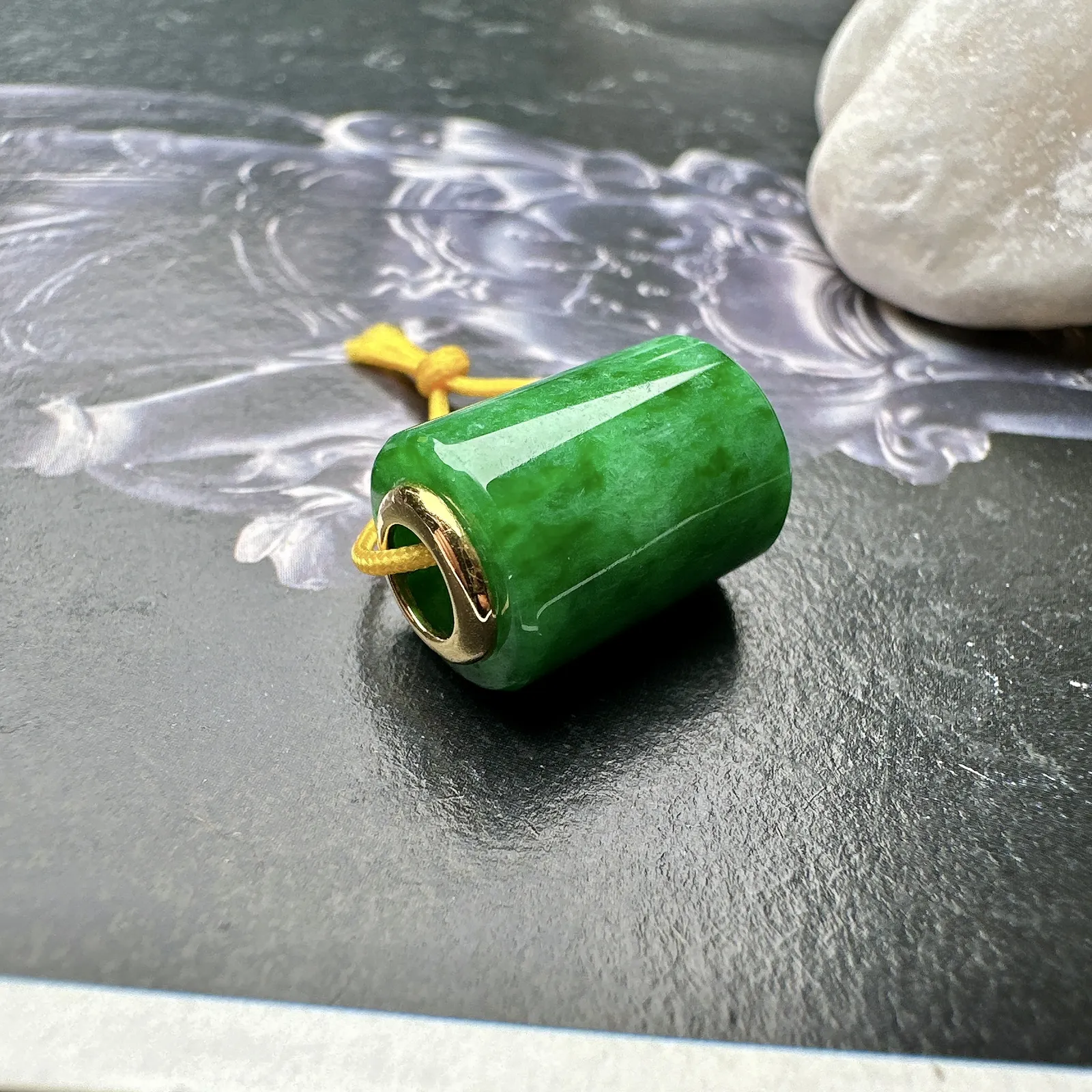 【冰种辣绿路路通】种水颜色，冰感明显，质地细腻干净，佩戴佳品。