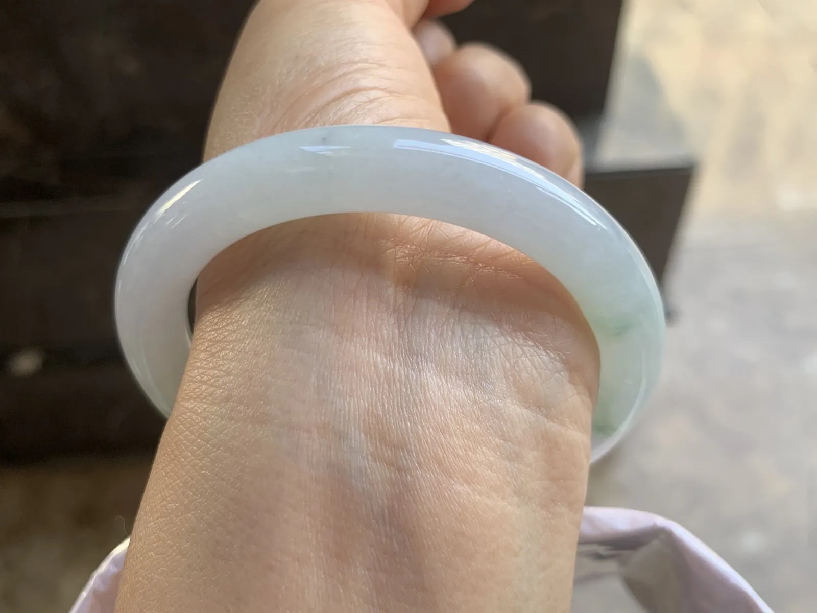 54.5-9.5mm
糯冰飘花圆条手镯 底子细腻 水润