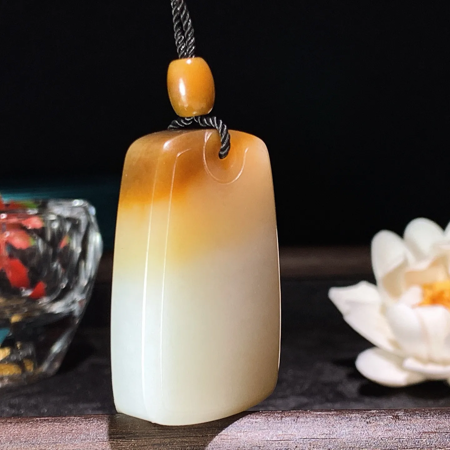 新疆和田玉且末糖平安无事牌挂件 尺寸44/28/11重36.4克 玉质细腻油润 底色纯净 脂粉好，品质好！lt260116