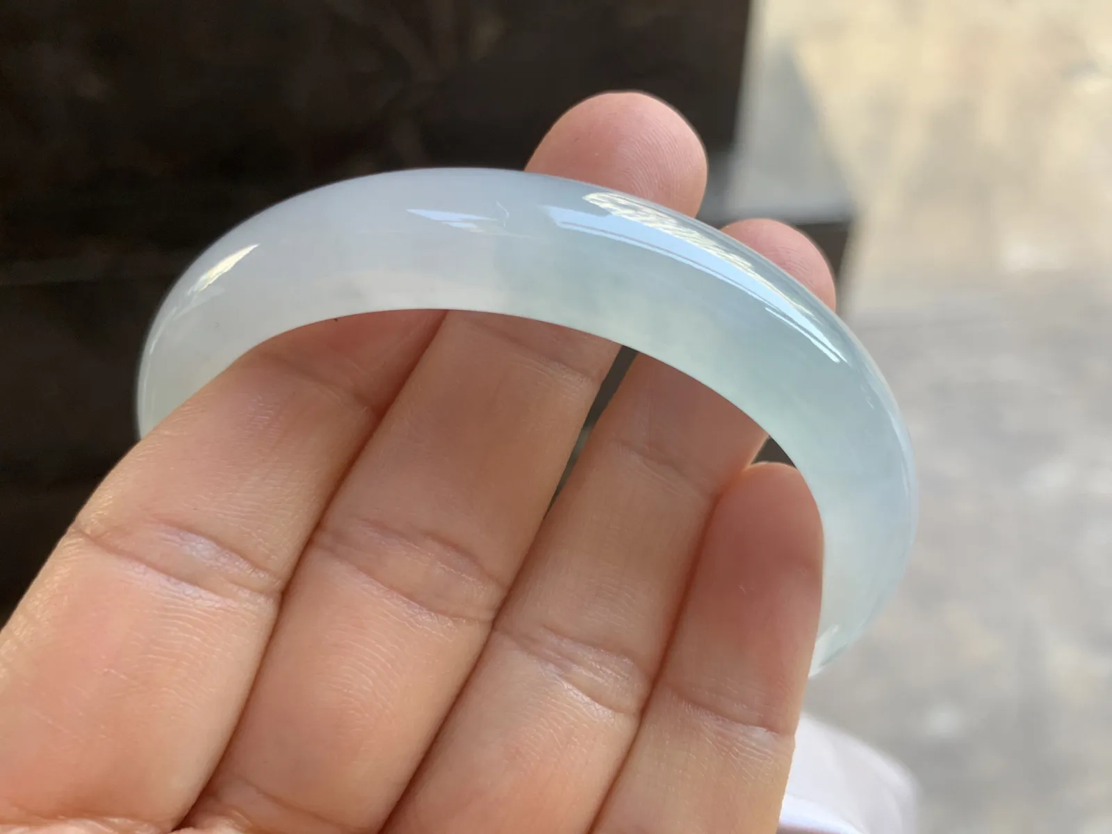 54-12-7.3mm
冰种贵妃手镯 水润光泽 清爽 正圈52可带