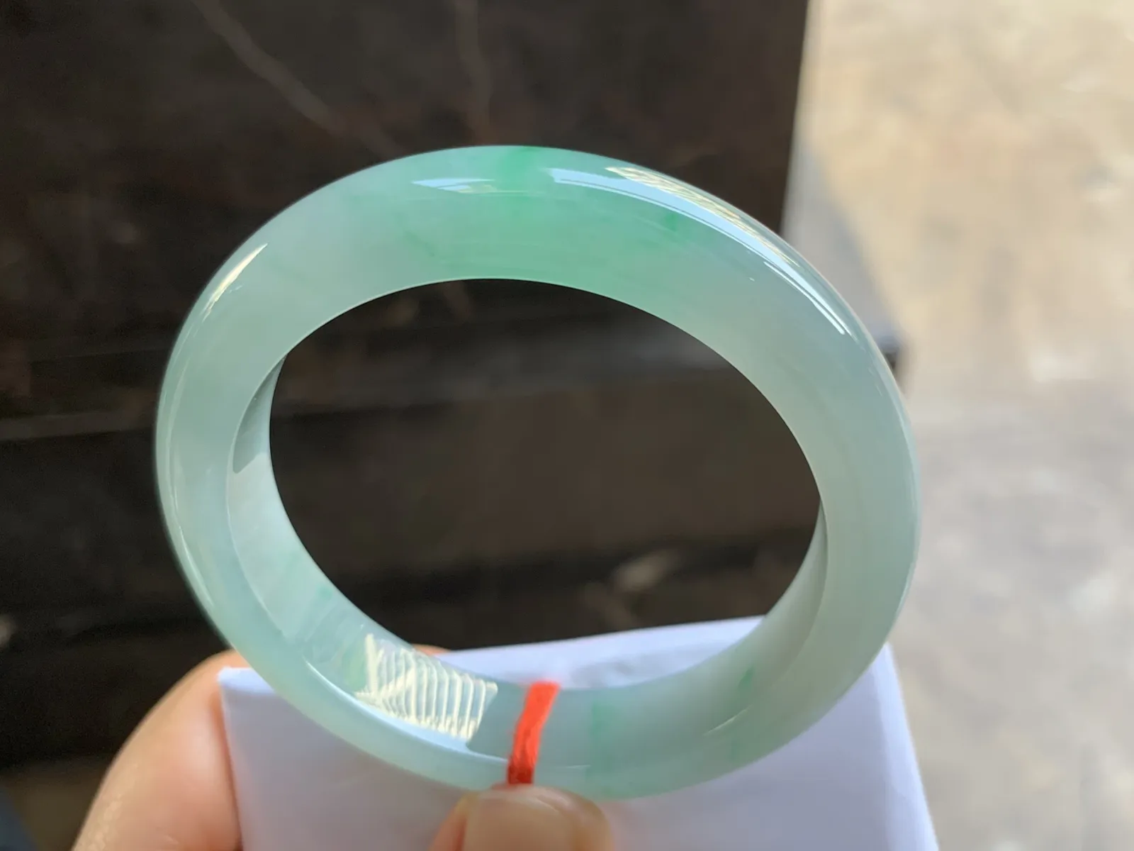 53.5-12-8.2mm
带色手镯 底子细腻 颜色漂亮