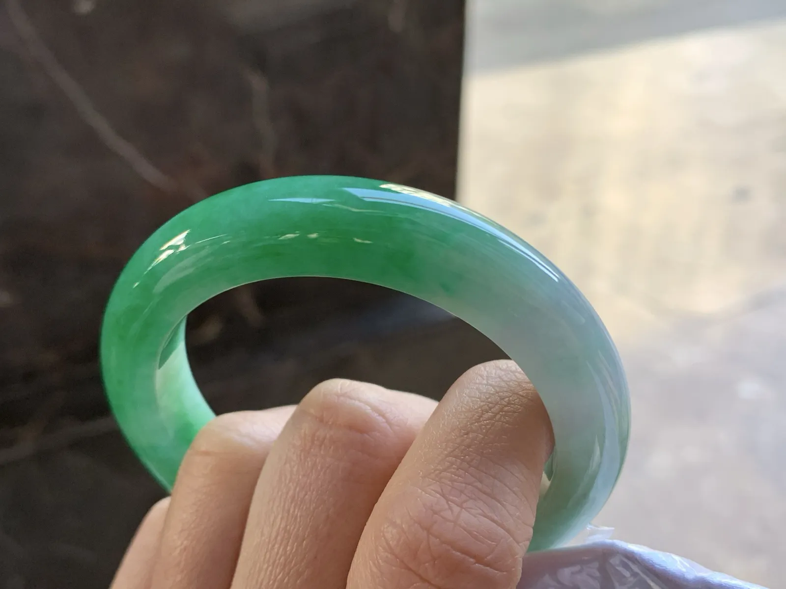 53.5-12.2-9.1

浓绿色手镯^_^颜色鲜艳