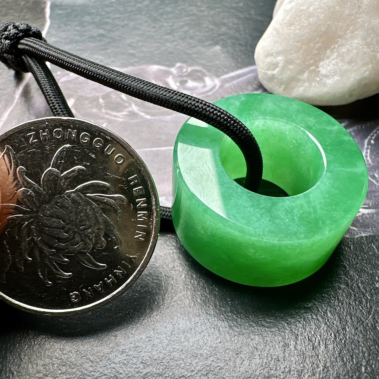 【冰种满绿路路通】种水颜色都不错，冰感明显，质地细腻干净，佩戴佳品。收藏品质。