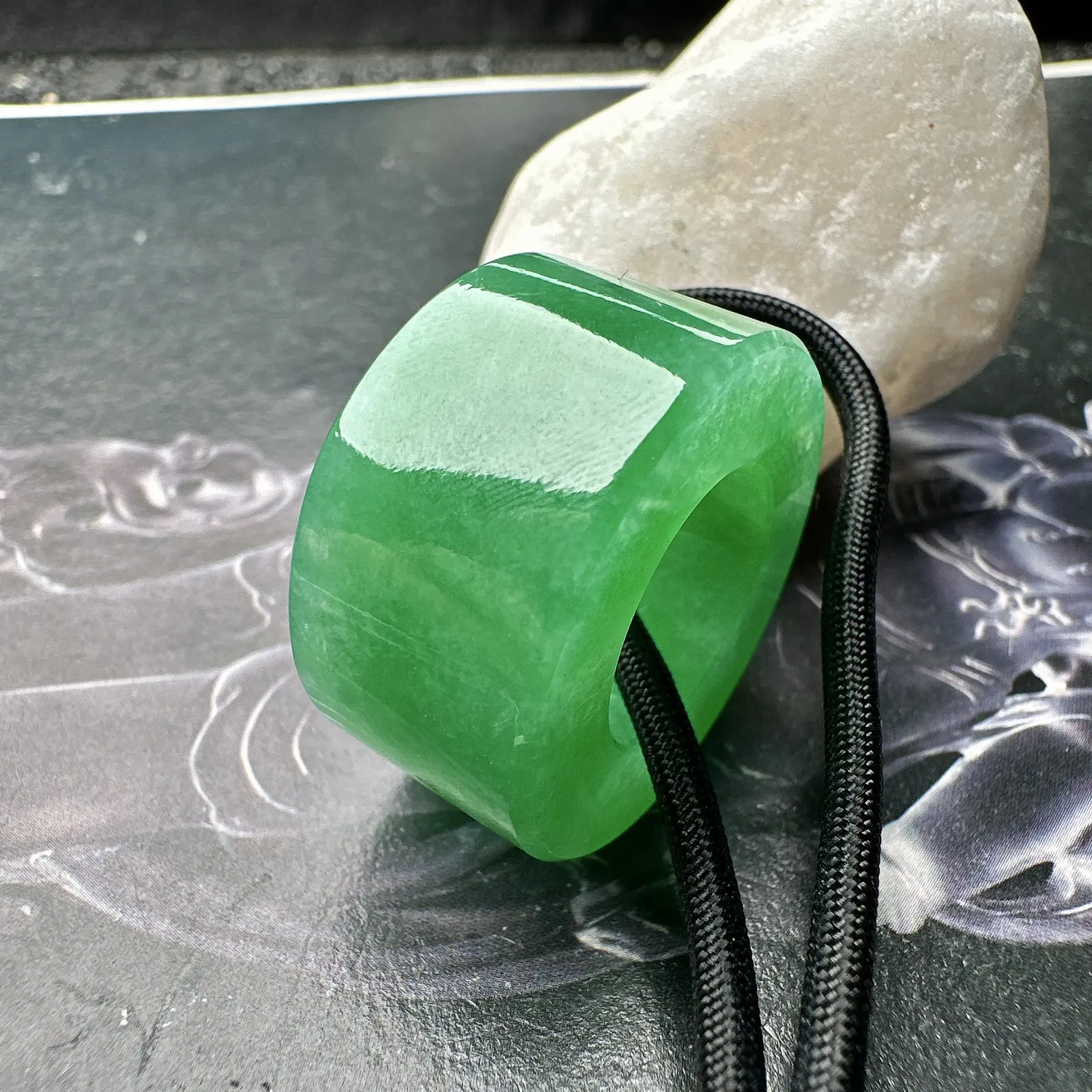 【冰种满绿路路通】种水颜色都不错，冰感明显，质地细腻干净，佩戴佳品。收藏品质。