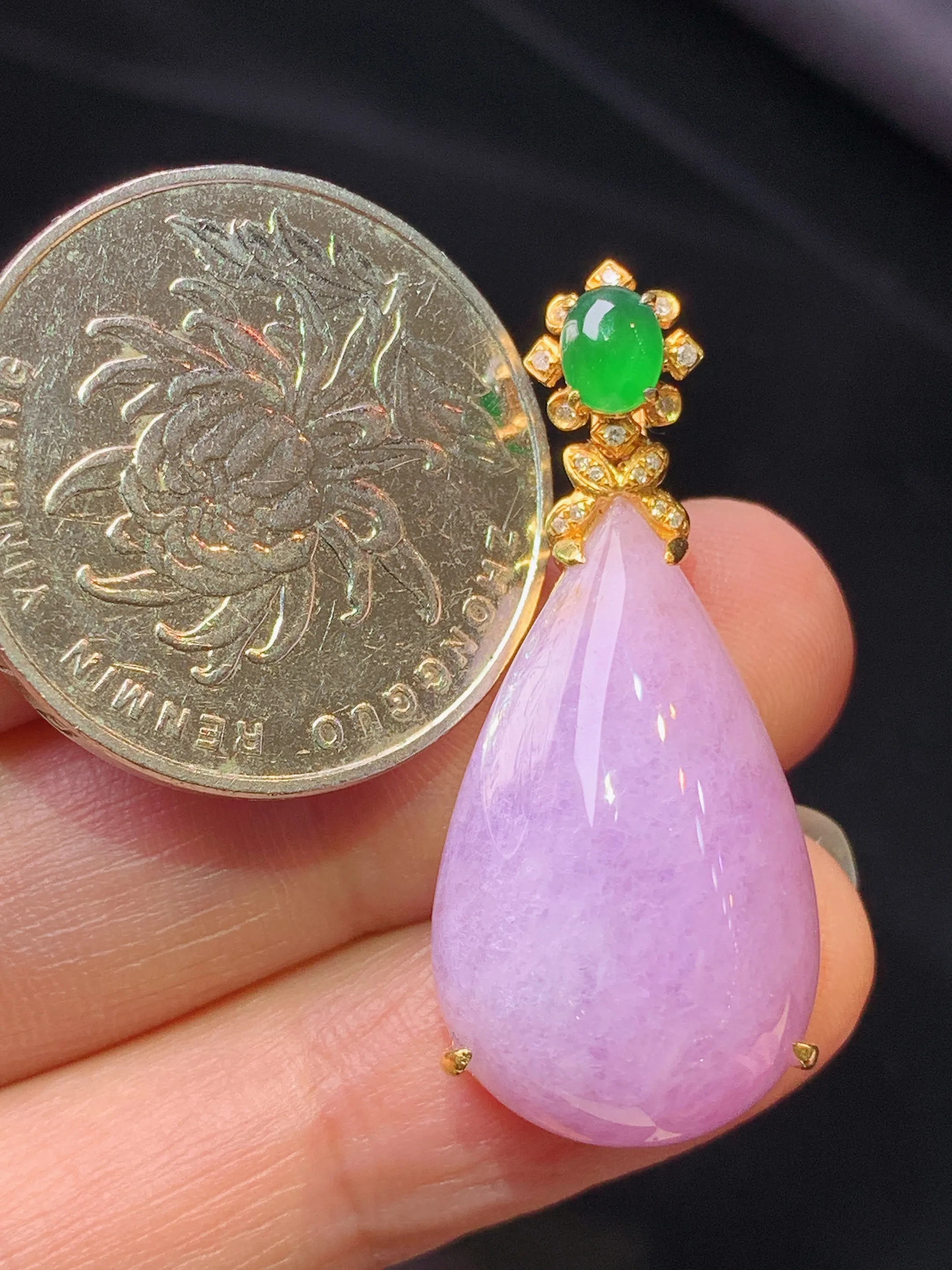 18k金钻镶嵌紫罗兰水滴吊坠 玉质细腻 色泽艳丽清新 整体尺寸34.8*15.2*9.8