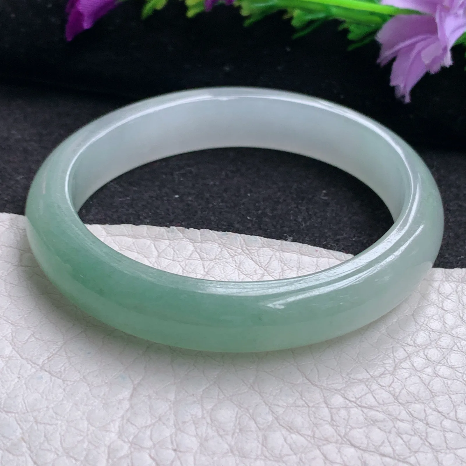 yh小圈口53.5*46*10*6.5贵妃镯 天然缅甸翡翠冰纯秀气椭圆宽边玉手镯 玉手环