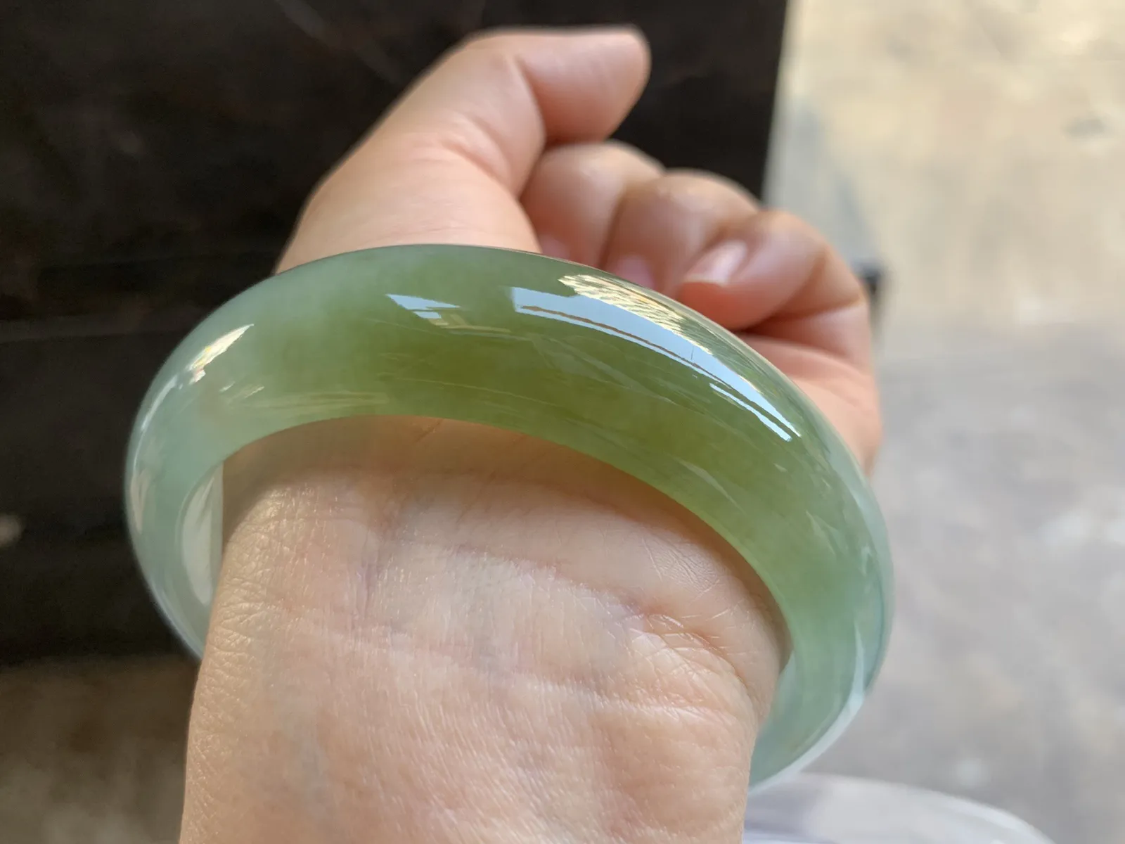 60-18-8.6mm
冰种黄翡宽版轮胎手镯 水润光泽 颜色漂亮 宽版大气