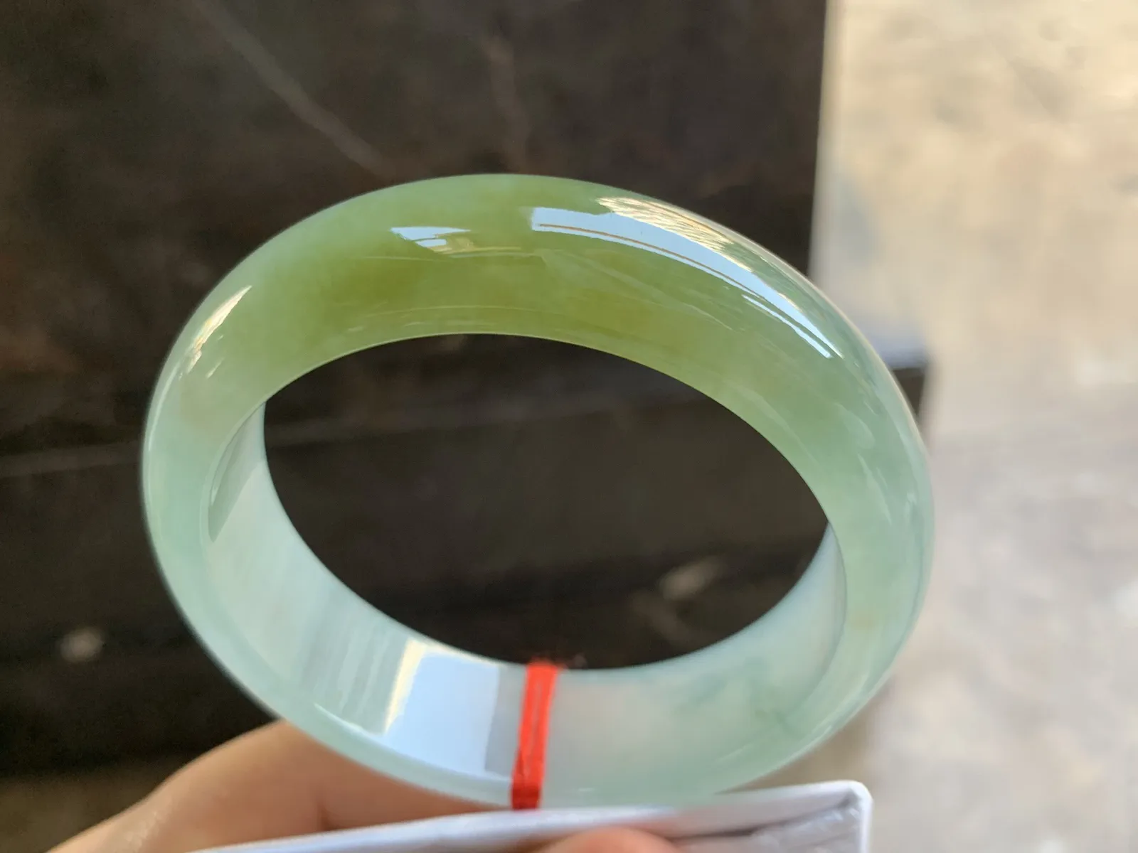 60-18-8.6mm
冰种黄翡宽版轮胎手镯 水润光泽 颜色漂亮 宽版大气