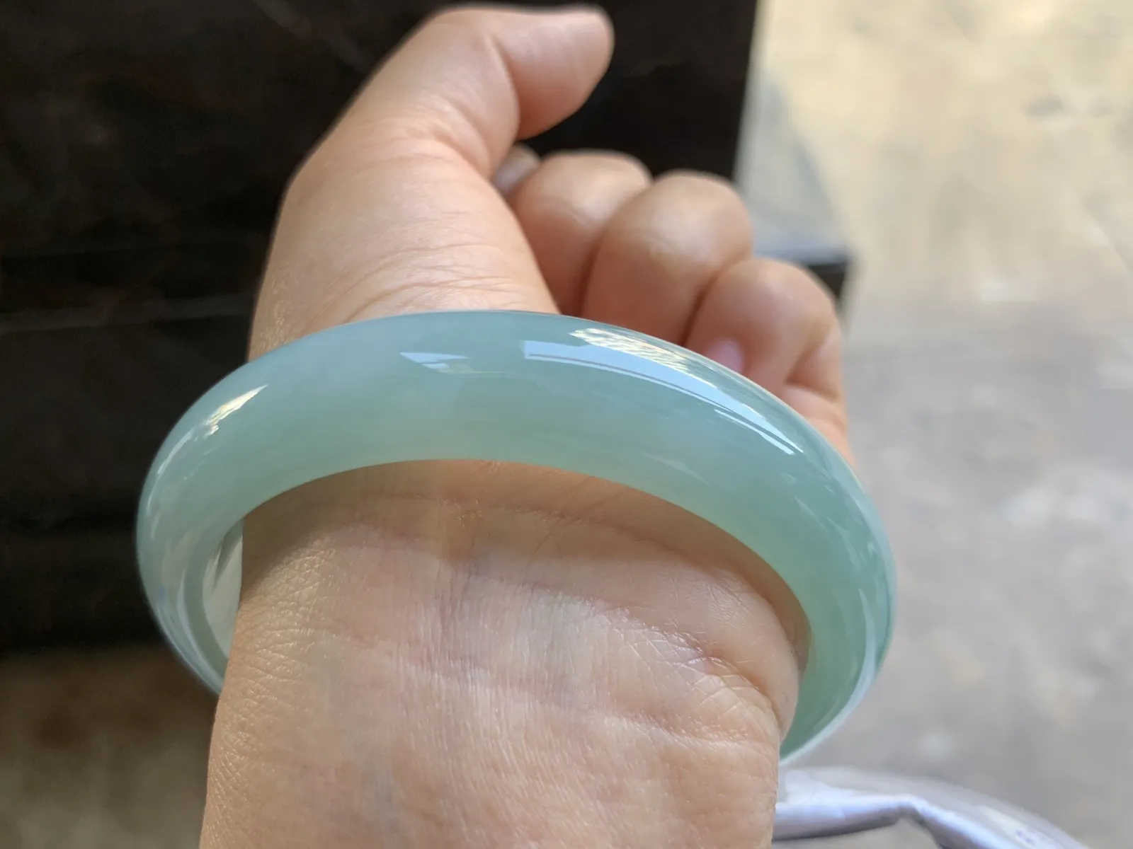 59.5-14-8.4mm
冰种晴水手镯 底色漂亮 水润清新