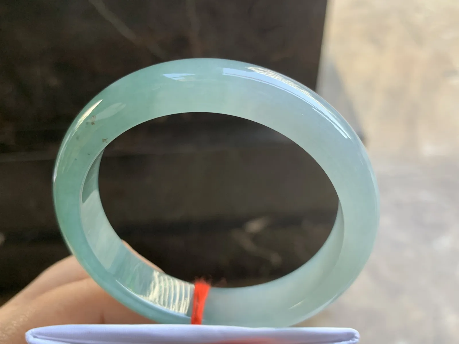 56.5-12.6-8mm
冰种蓝水手镯 水润光泽 底色漂亮