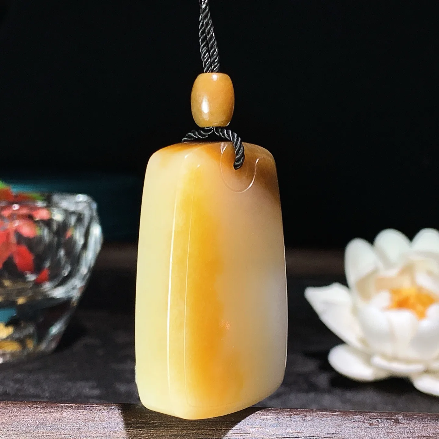 新疆和田玉且末糖平安无事牌挂件 尺寸44/28/11重36.4克 玉质细腻油润 底色纯净 脂粉好，品质好！lt260116