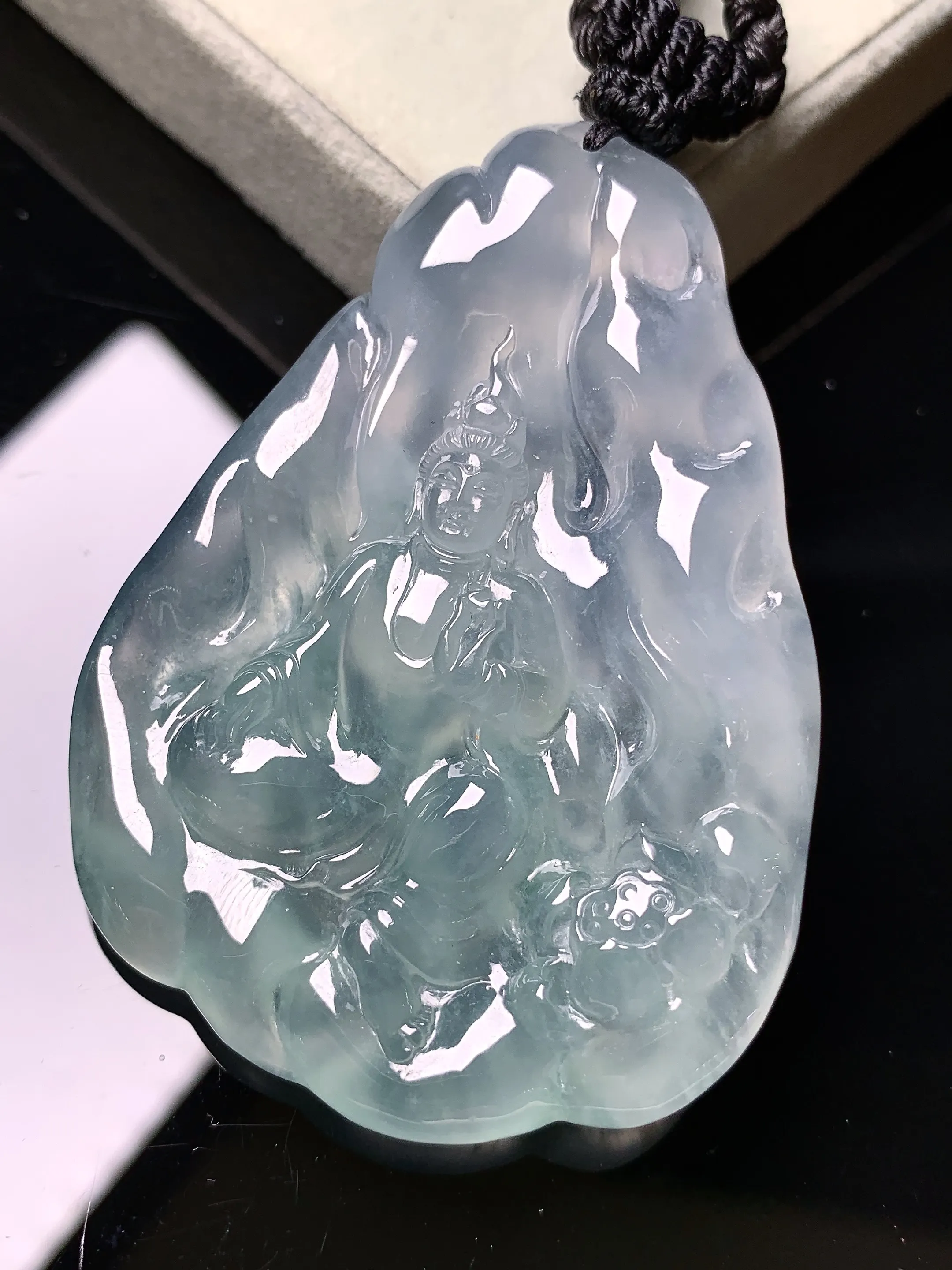 冰种观音菩萨吊坠 玉质细腻 色泽艳丽清新 整体尺寸58.2*41.5*6.2