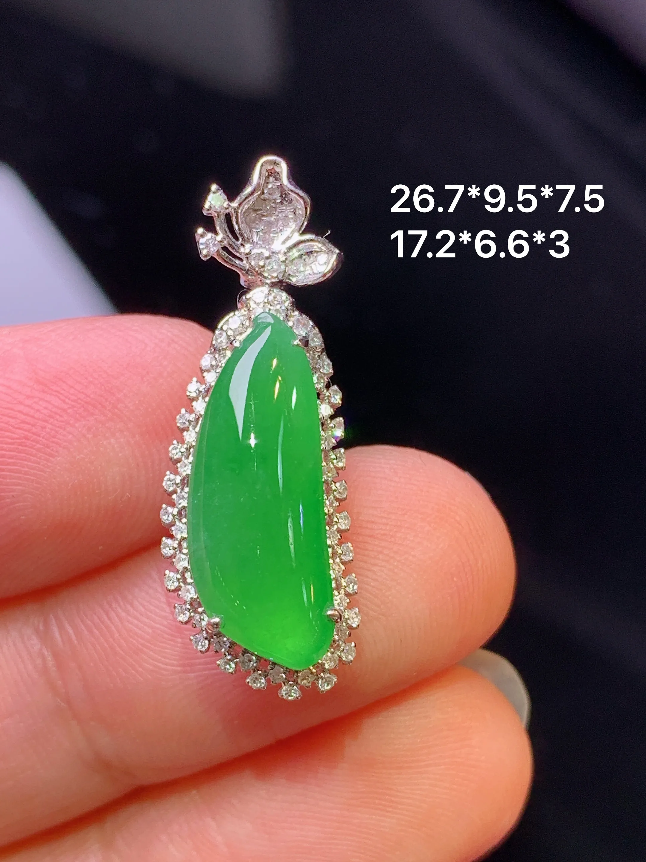 18k金钻镶嵌满绿福瓜吊坠 玉质细腻 色泽艳丽清新 整体尺寸36.7*9.5*7.5