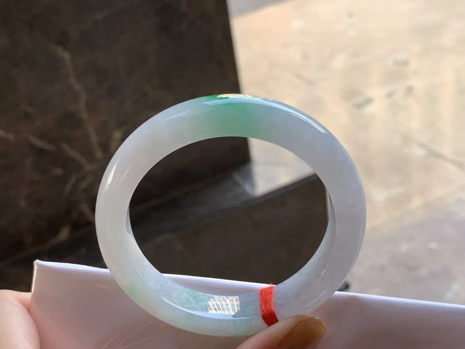 带色手镯
颜色漂亮 56.7/12.9/8.9mm