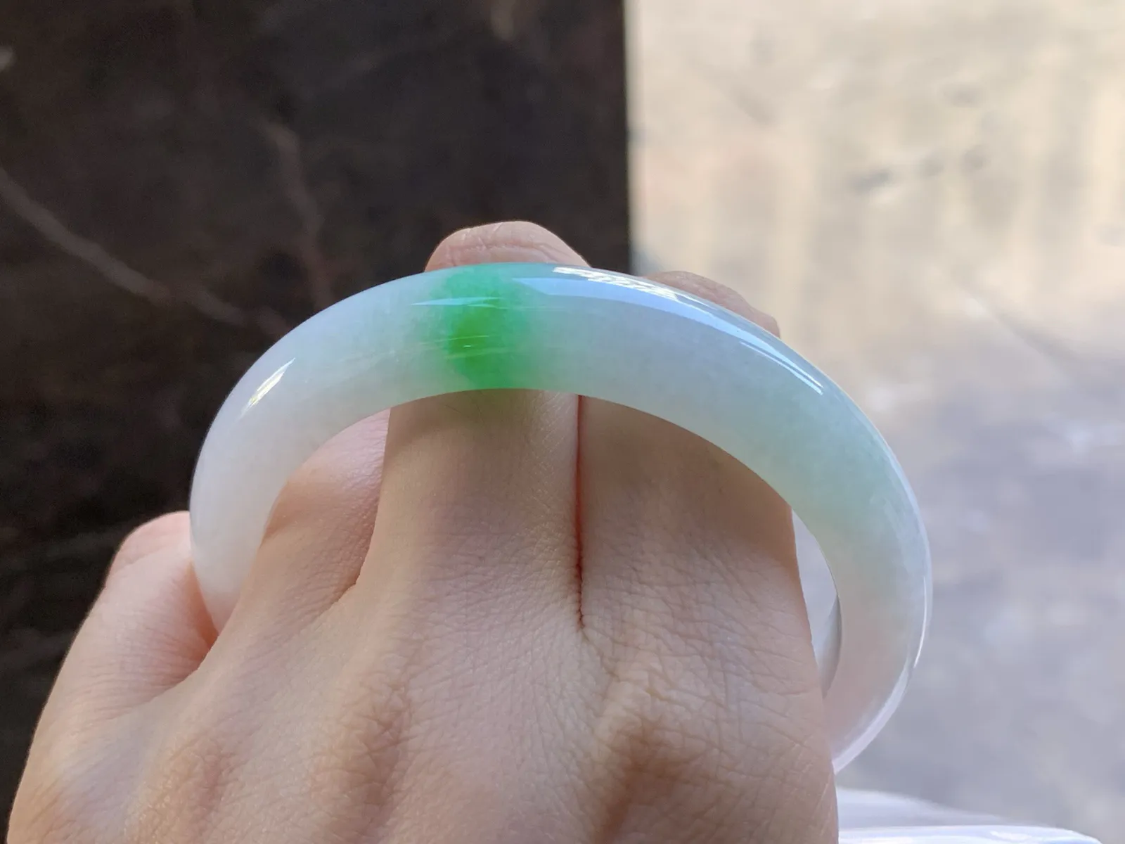 阳绿手镯
水润清爽 56/11.4/8.8mm