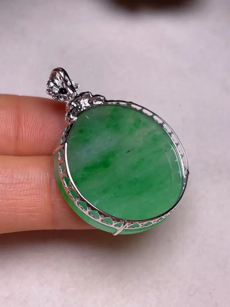 冰糯种飘色平安扣吊坠、真金真钻镶嵌，种水好，玉质细腻 .裸石尺寸 26.6