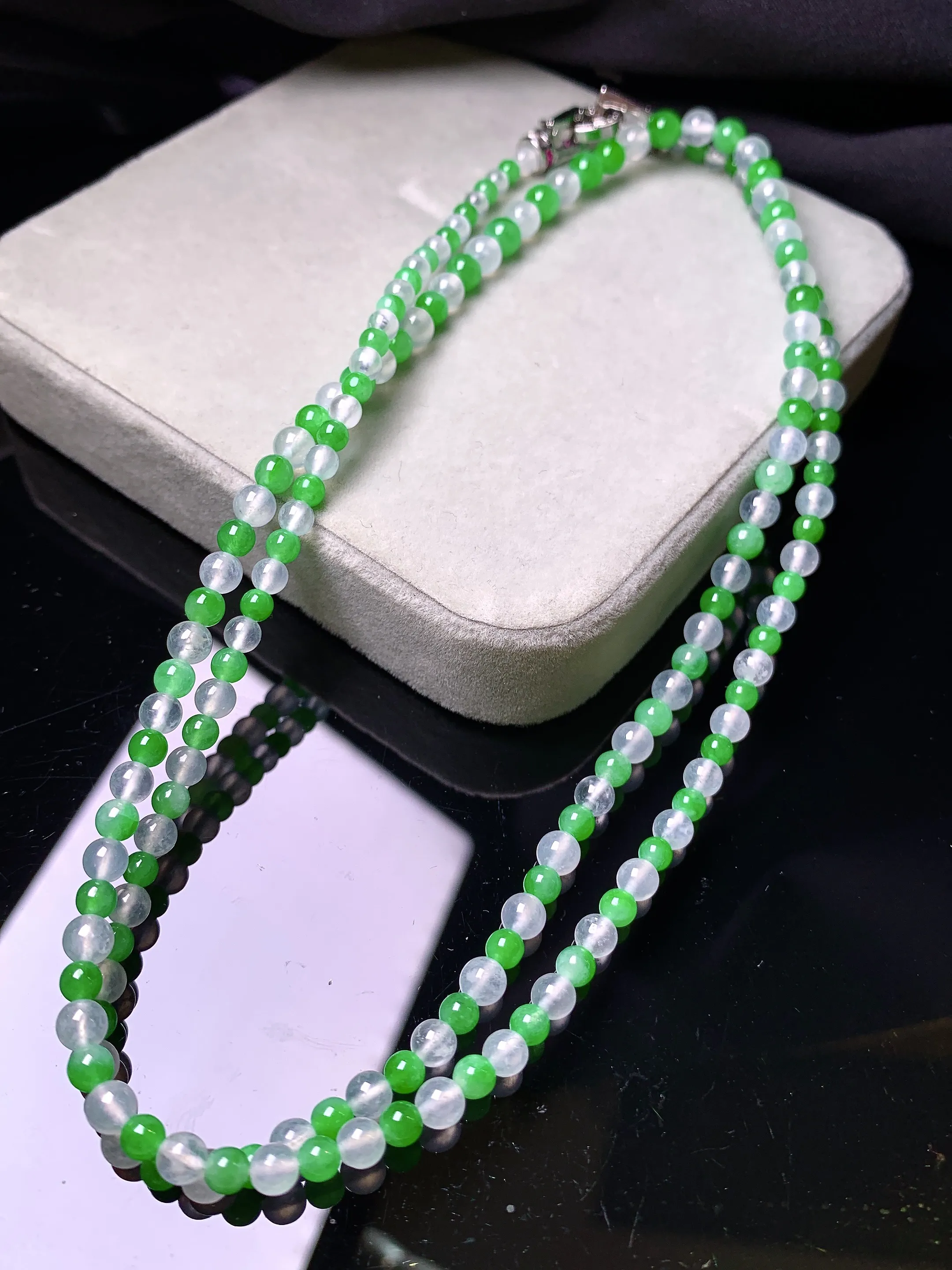 冰绿圆珠组合项链 玉质细腻 色泽艳丽清新 取一尺寸4.6