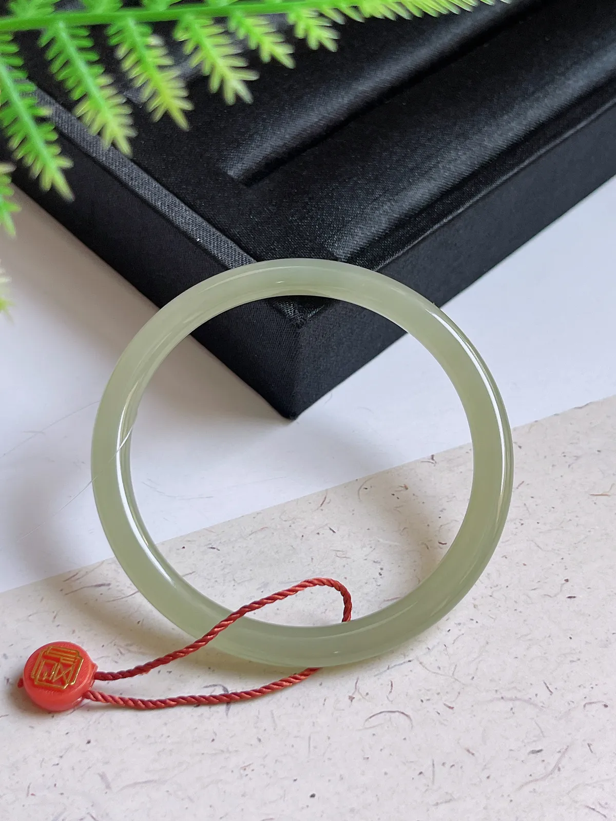 和田玉晴水美人镯