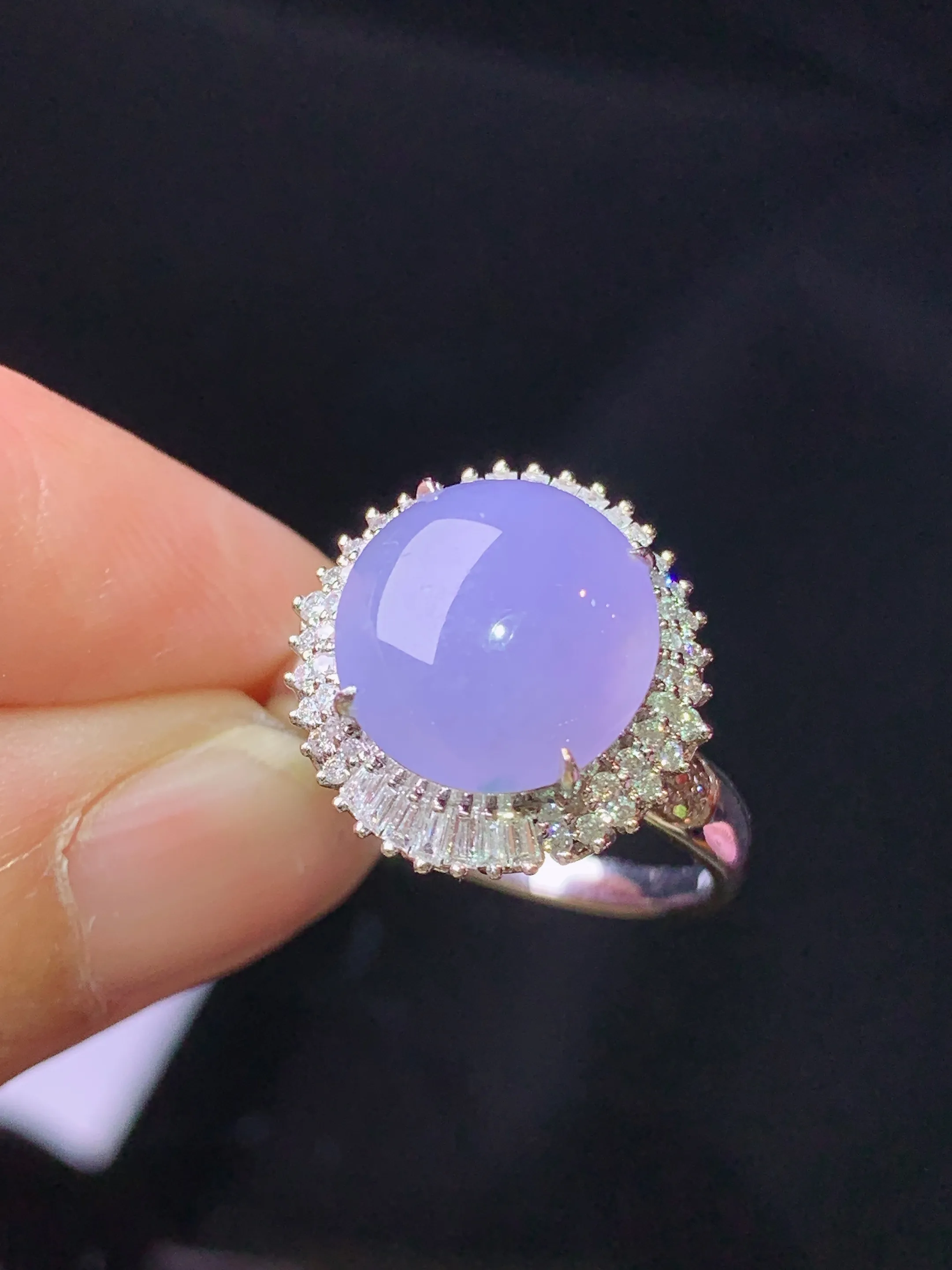 18k金钻镶嵌紫罗兰蛋面戒指 玉质细腻 色泽艳丽清新 圈口14 整体尺寸15.6*15*11