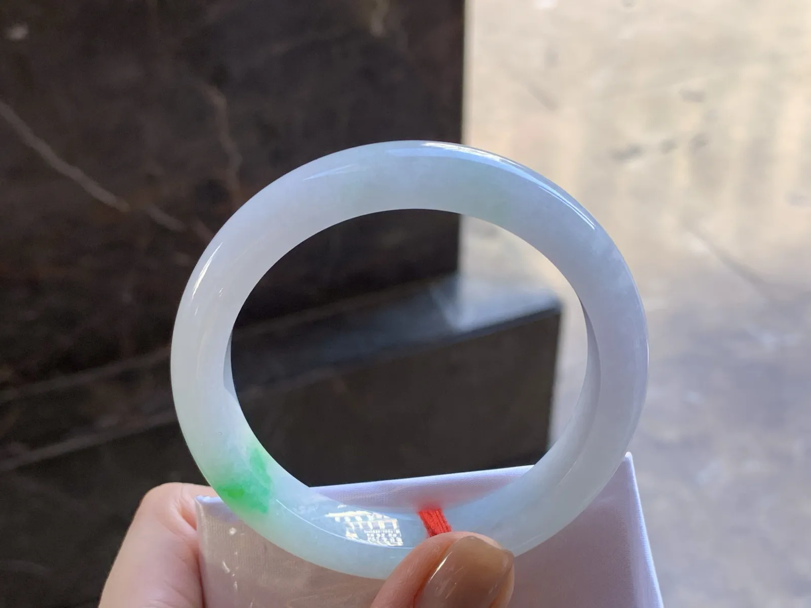 阳绿手镯
水润清爽 56/11.4/8.8mm